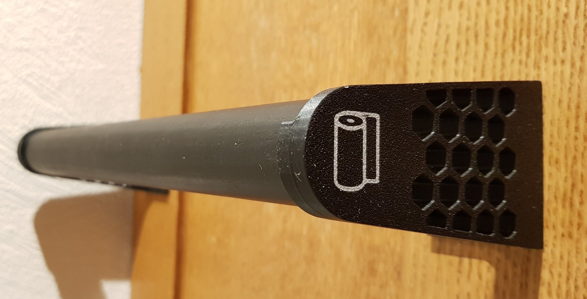 Tiêu đề Support rouleau éssui-tout Tóm tắt Deux pattes de fixation à