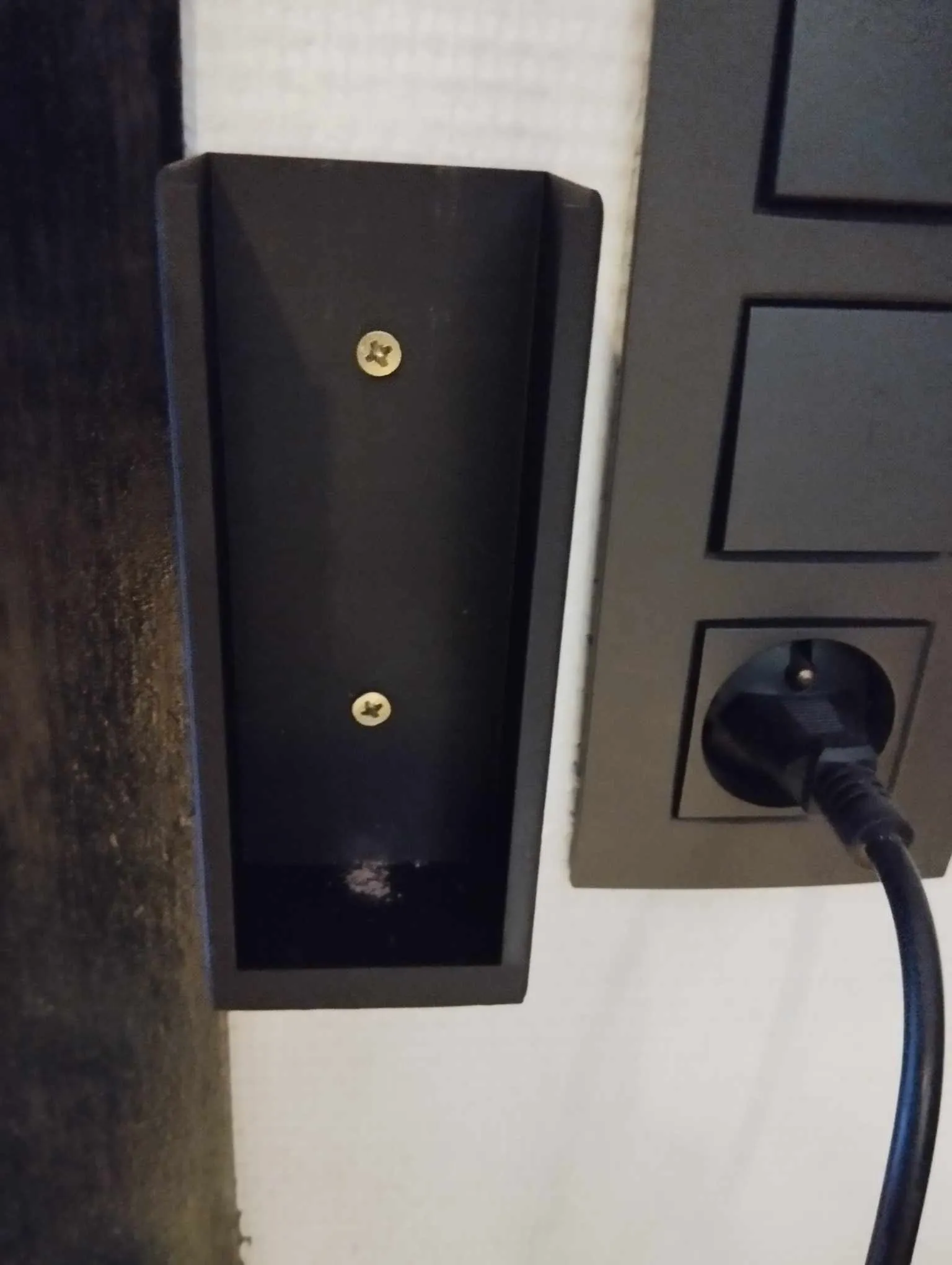 Tiêu đề Hỗ trợ vẽ tranh tường đổ đa nhiệm Summary Un moye