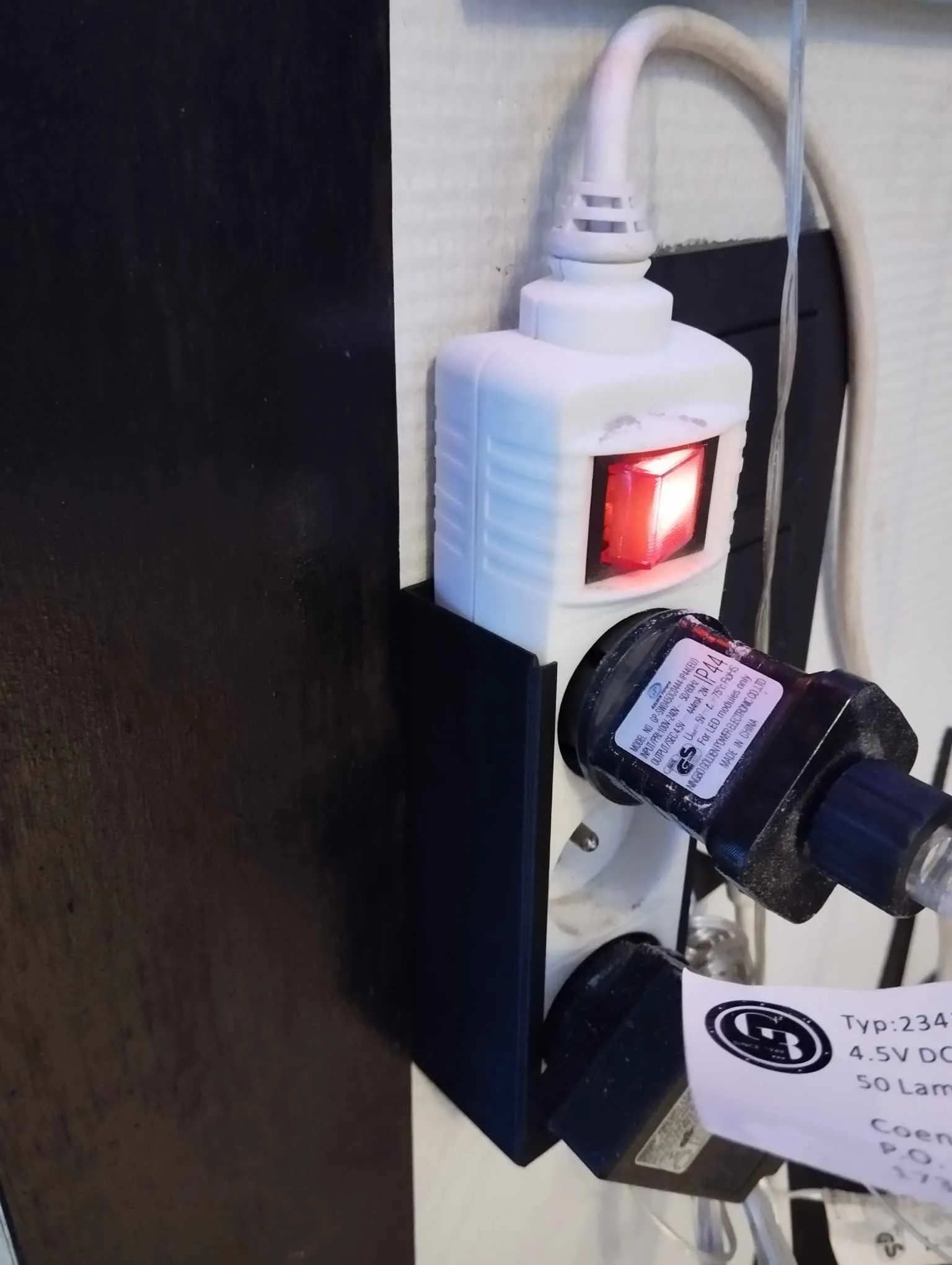 Tiêu đề Hỗ trợ vẽ tranh tường đổ đa nhiệm Summary Un moye