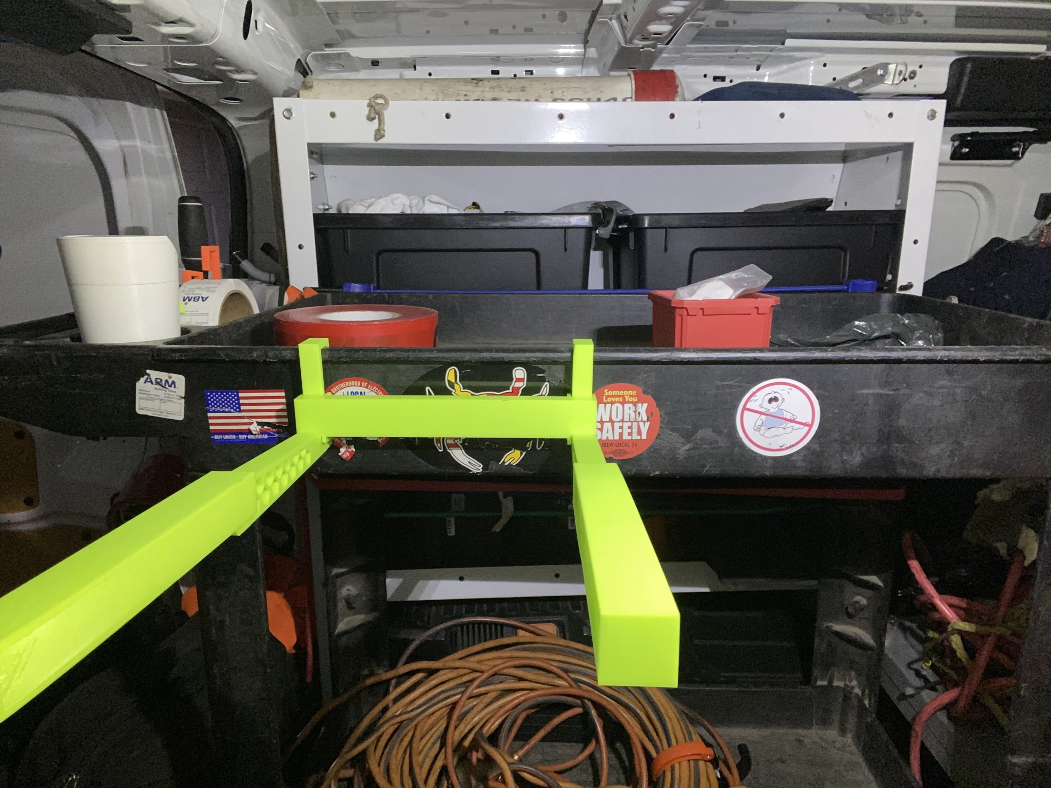 LAPTOP HOLDER FOR NARROW RUBBERMAID CART V3