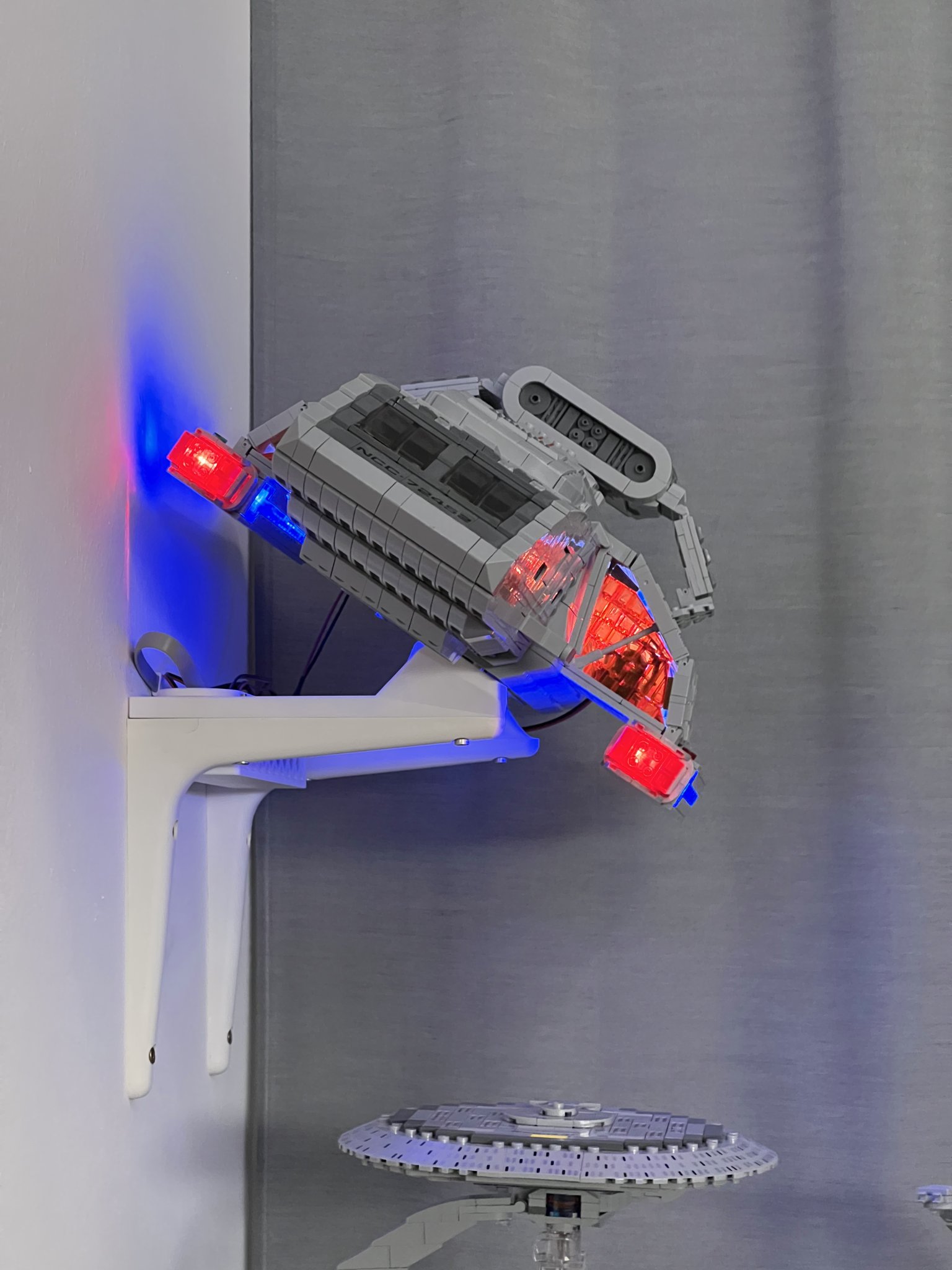 Giá đỡ treo tường cho bộ Star Trek Runabout của Bluebrixx