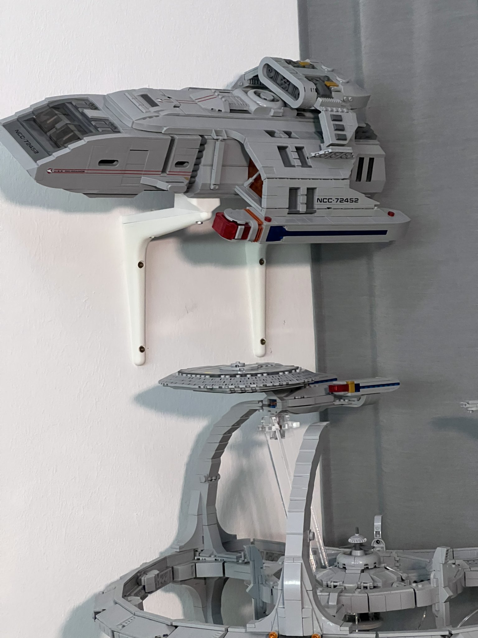 Giá đỡ treo tường cho bộ Star Trek Runabout của Bluebrixx