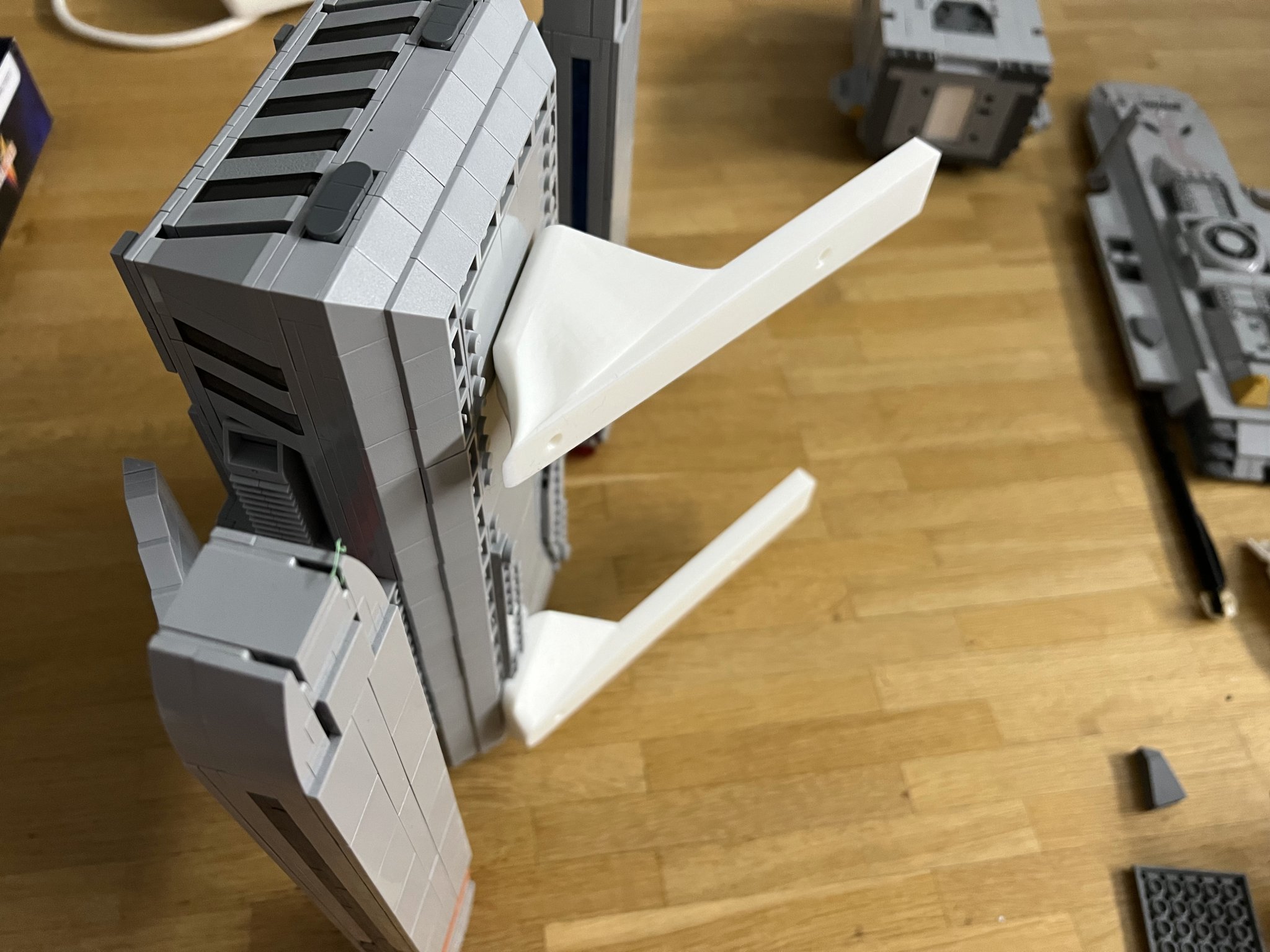 Giá đỡ treo tường cho bộ Star Trek Runabout của Bluebrixx