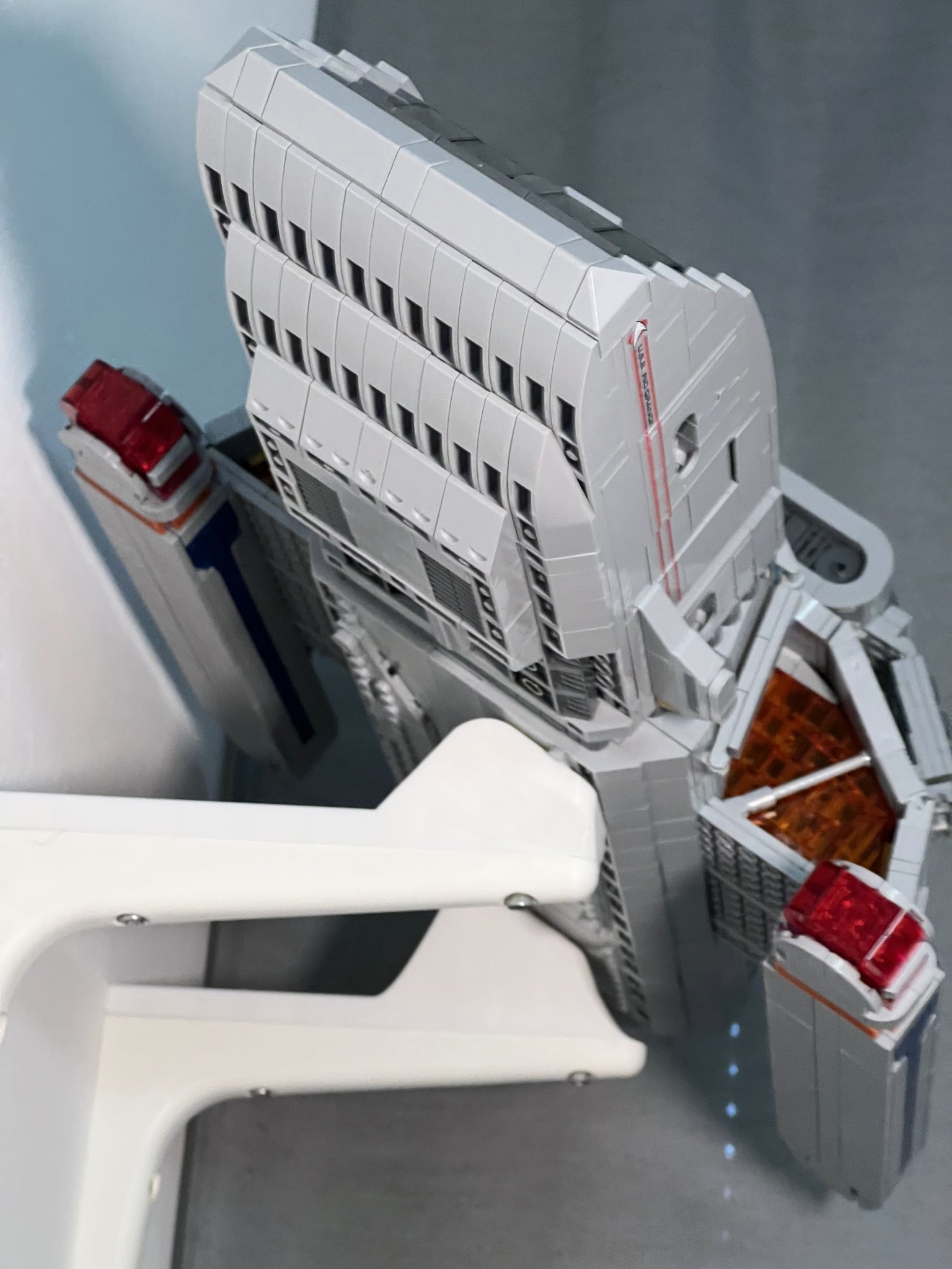 Giá đỡ treo tường cho bộ Star Trek Runabout của Bluebrixx