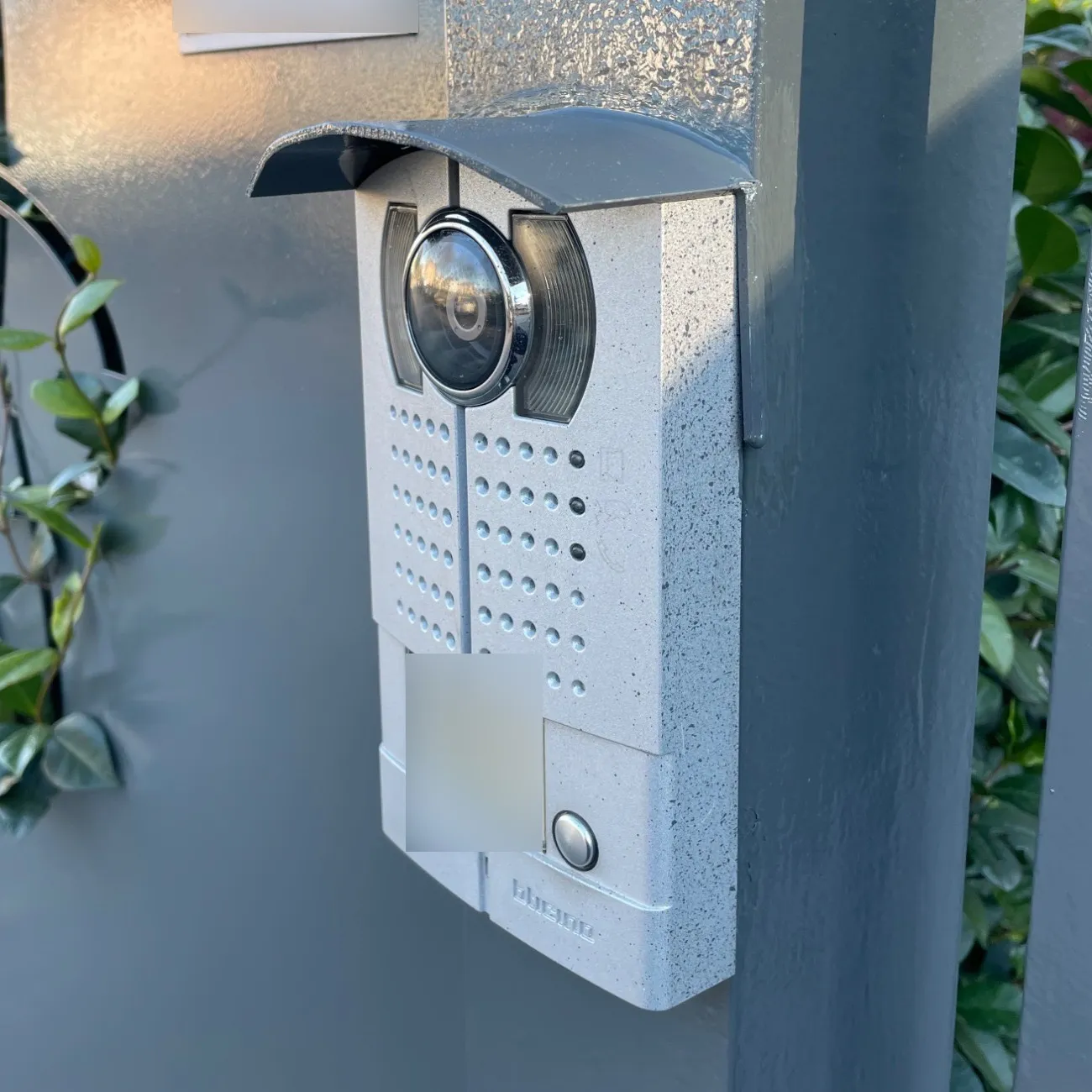 Tiêu đề Mái nhà Bticino Intercom Tóm tắt Mái che Intercom tương t