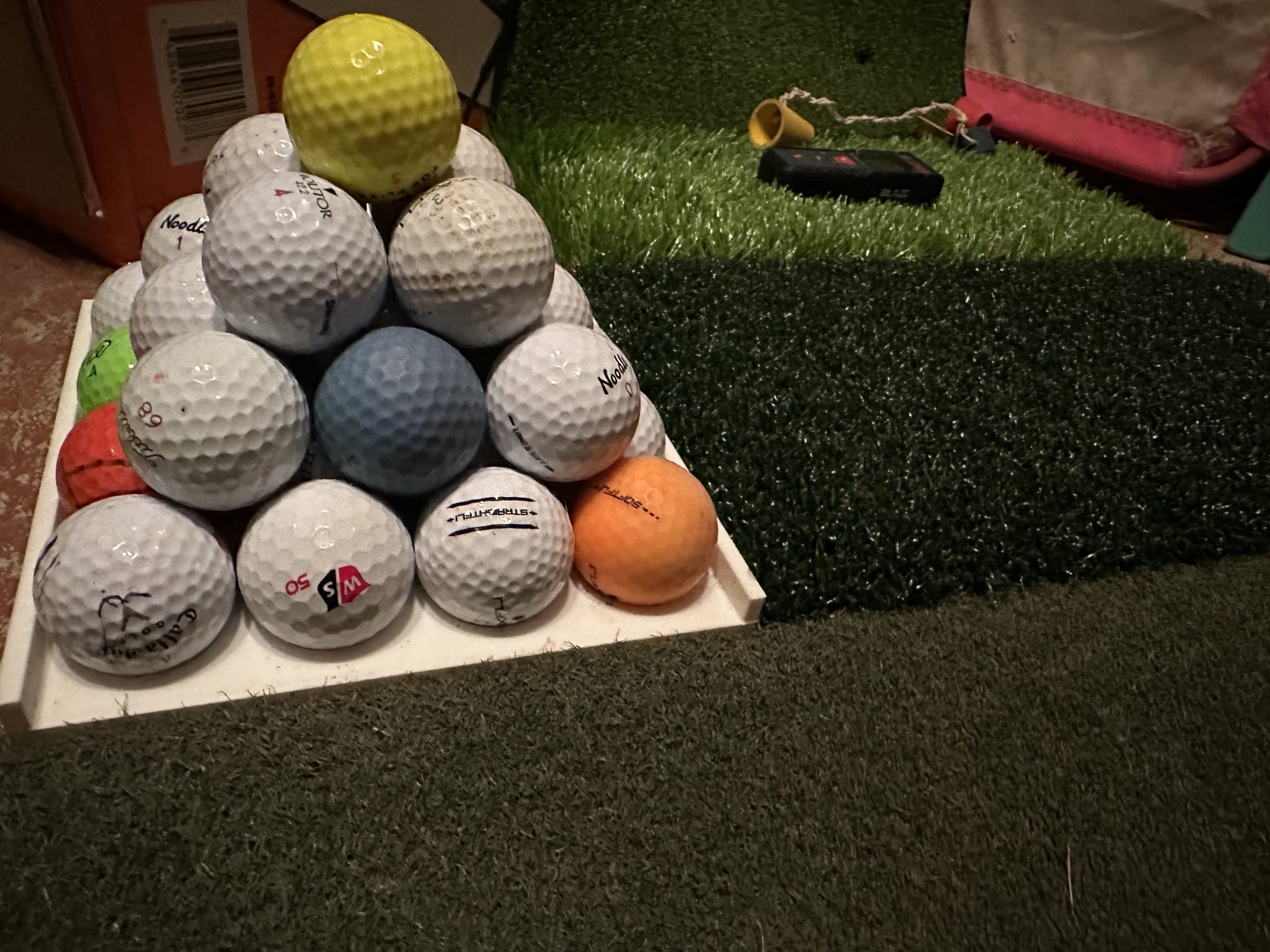 Khay Kim Tự Tháp Đựng Bóng Golf 4x4