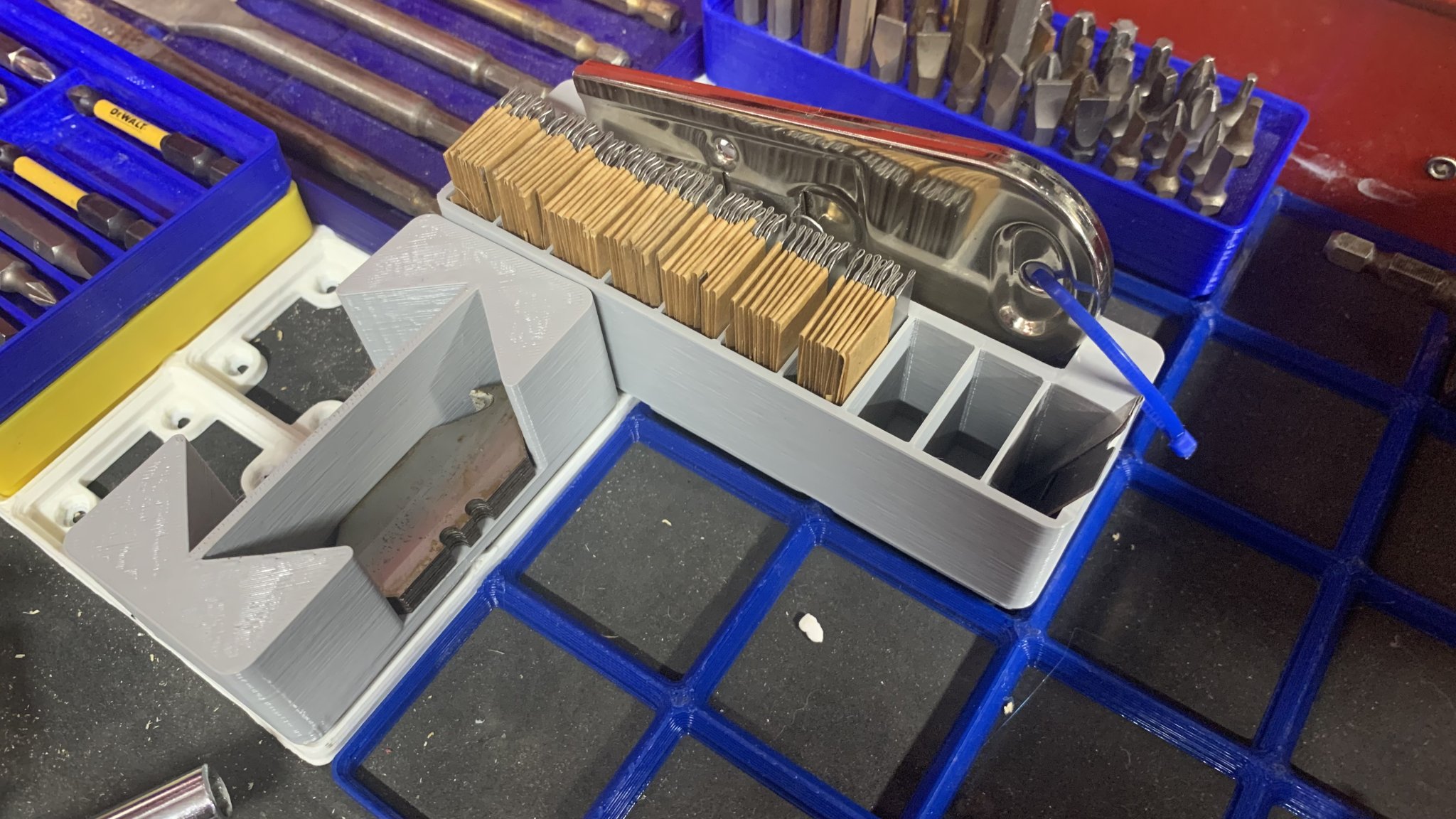 Gridfinity Paint Scraper Holder 3x1x5