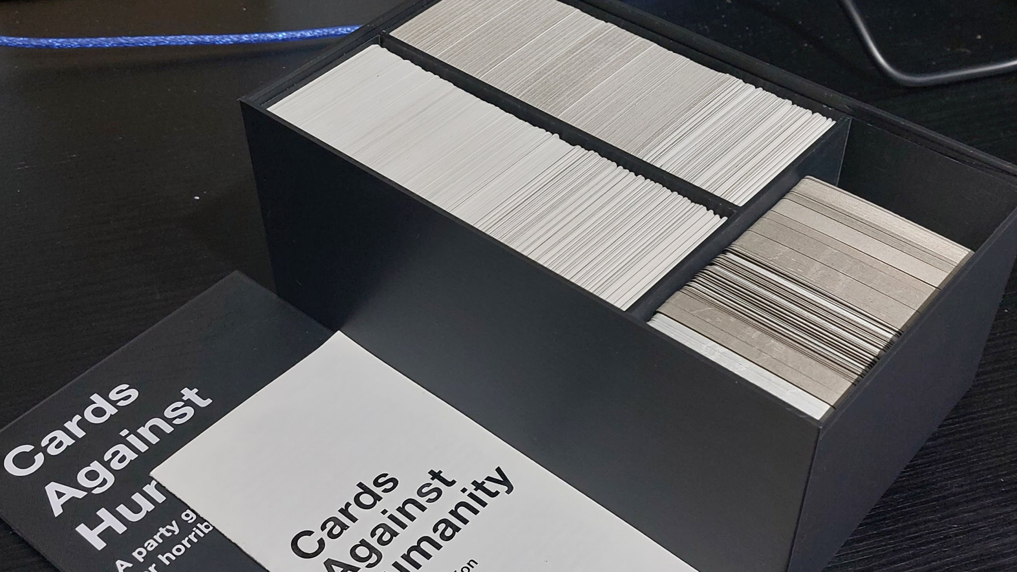 Tiêu đề Hộp đựng những lá bài chống lại loài người CAH