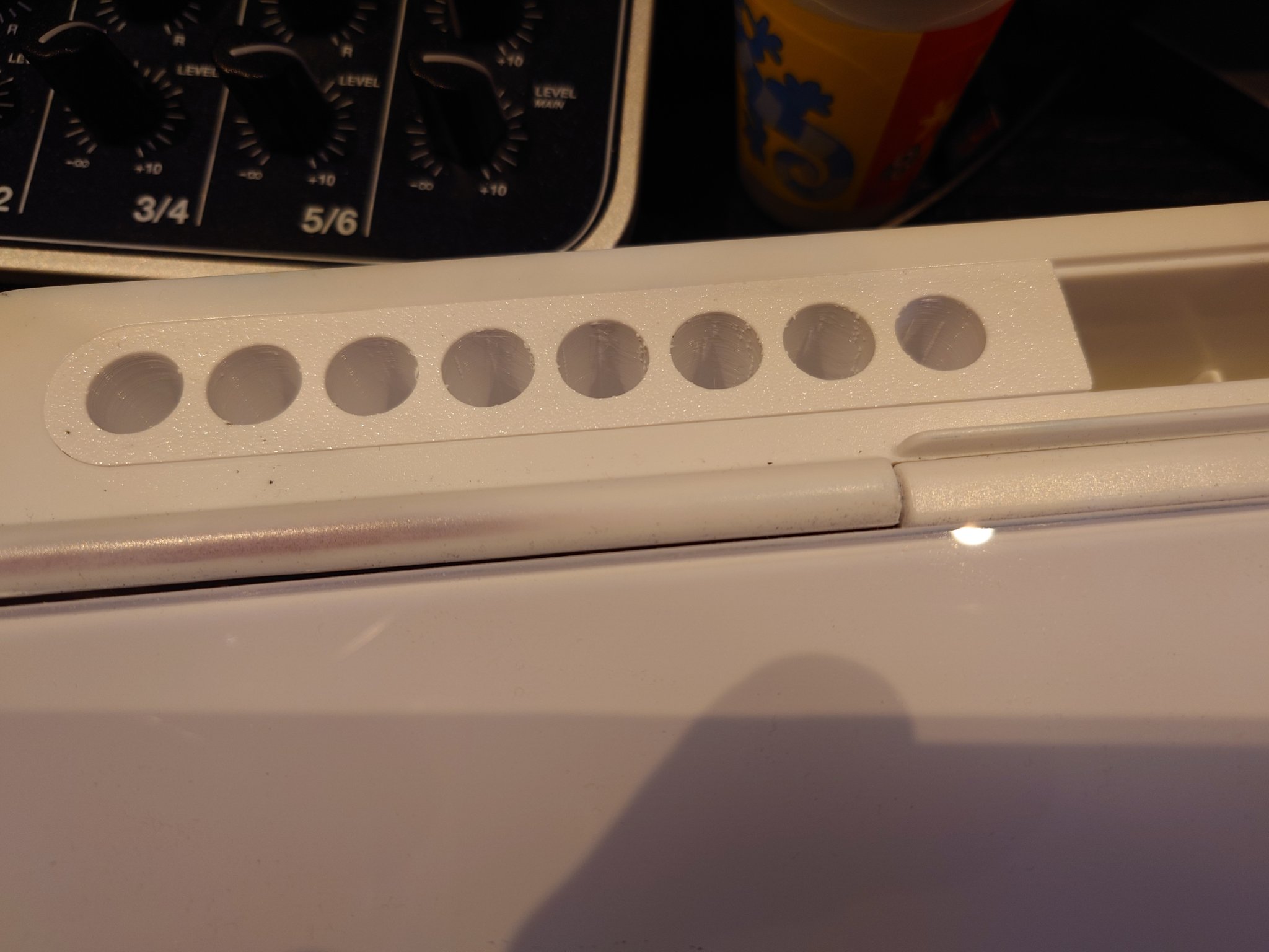 Tiêu đề Giá đỡ bút viết bảng trắng để bàn Griply Tóm tắt