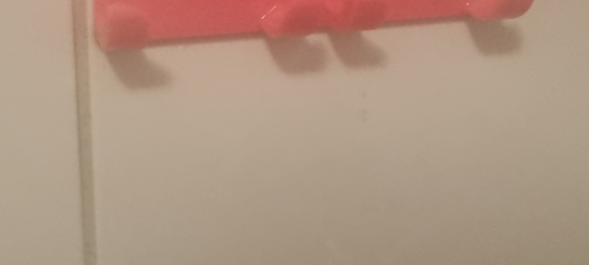 Kệ đựng lưỡi dao cạo cho phòng tắm của anh ấy và cô ấy