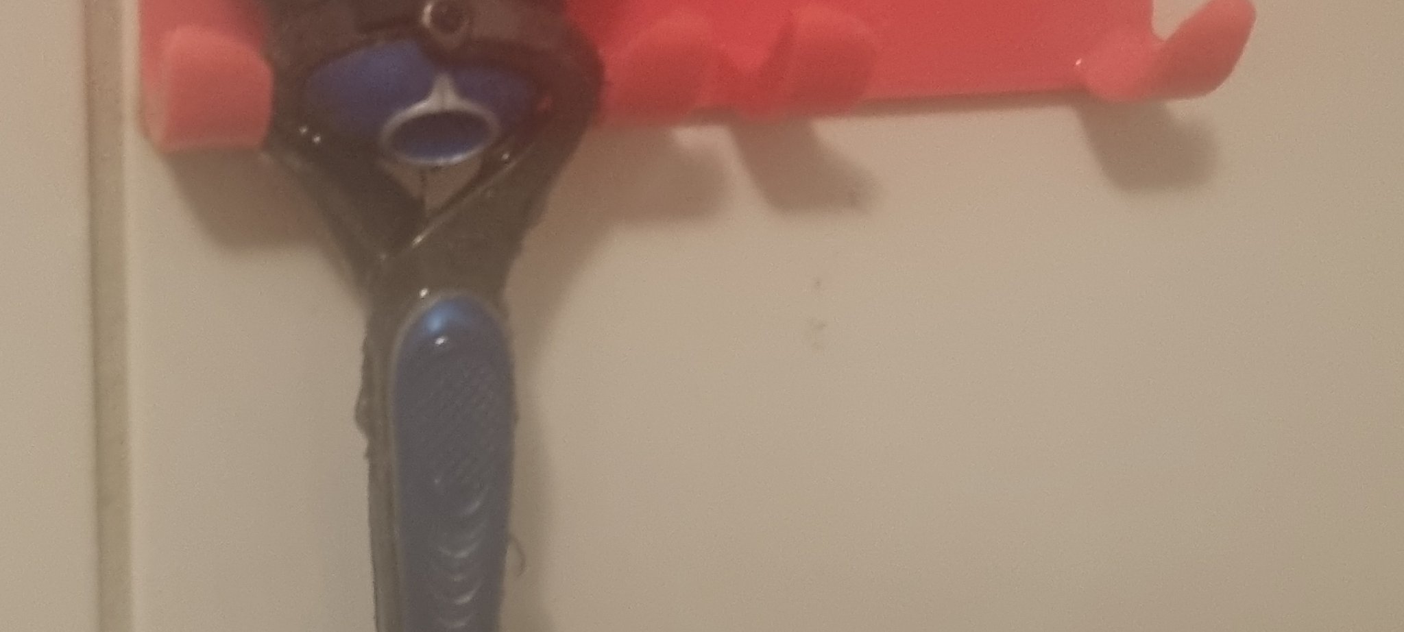 Kệ đựng lưỡi dao cạo cho phòng tắm của anh ấy và cô ấy