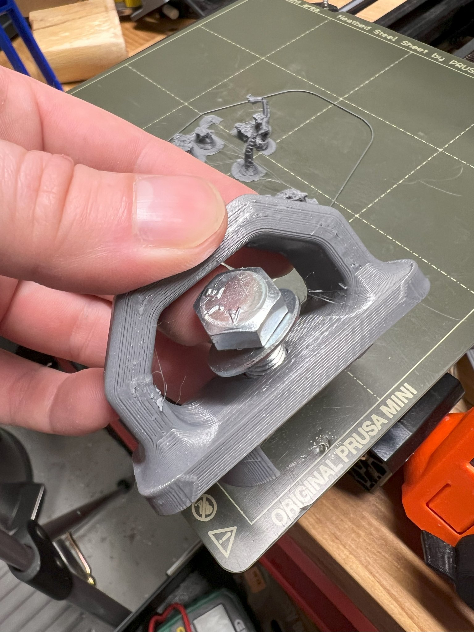 Tiêu đề Móc giường xe tải Silverado Tóm tắt Sự thay thế cho