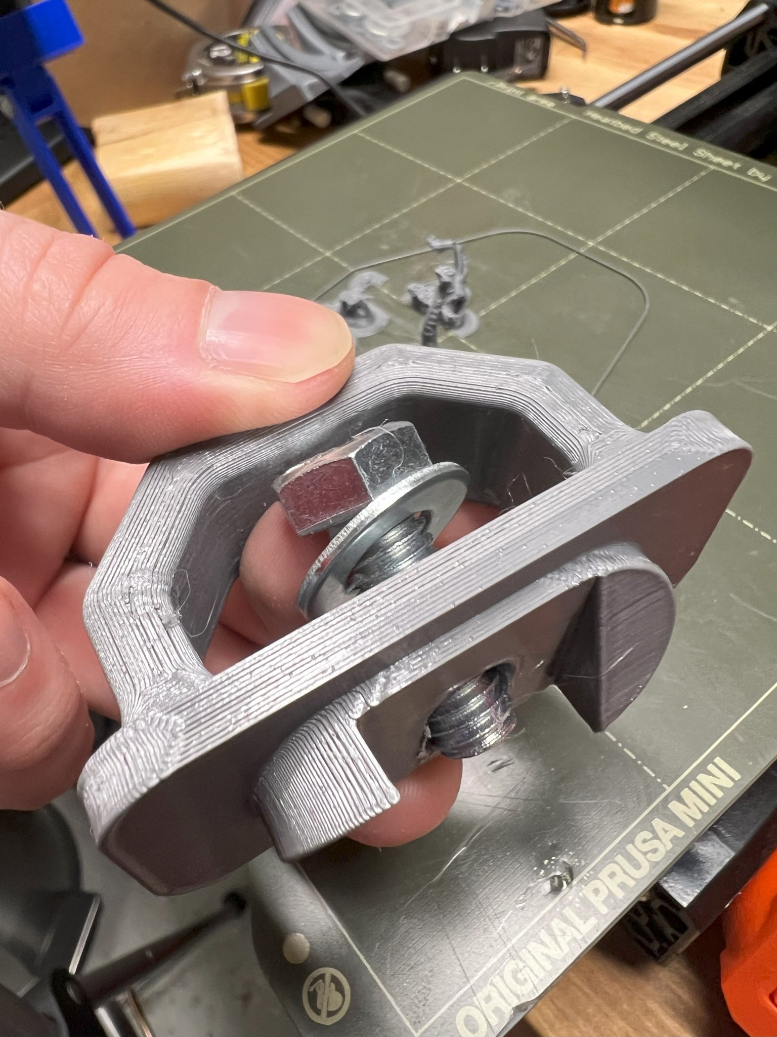 Tiêu đề Móc giường xe tải Silverado Tóm tắt Sự thay thế cho