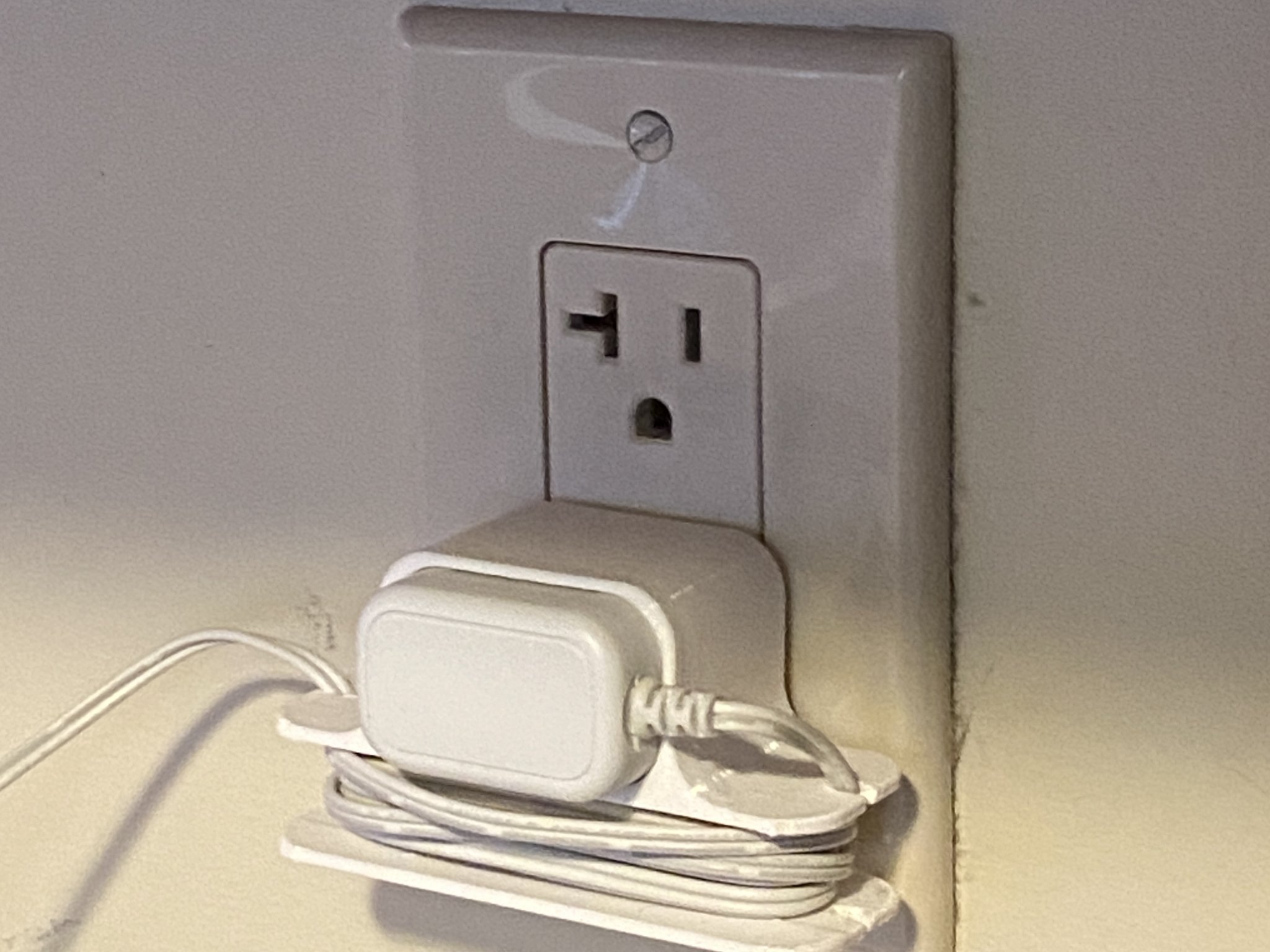 Pat Giữ Dây Sạc Dustbuster Gắn Tường