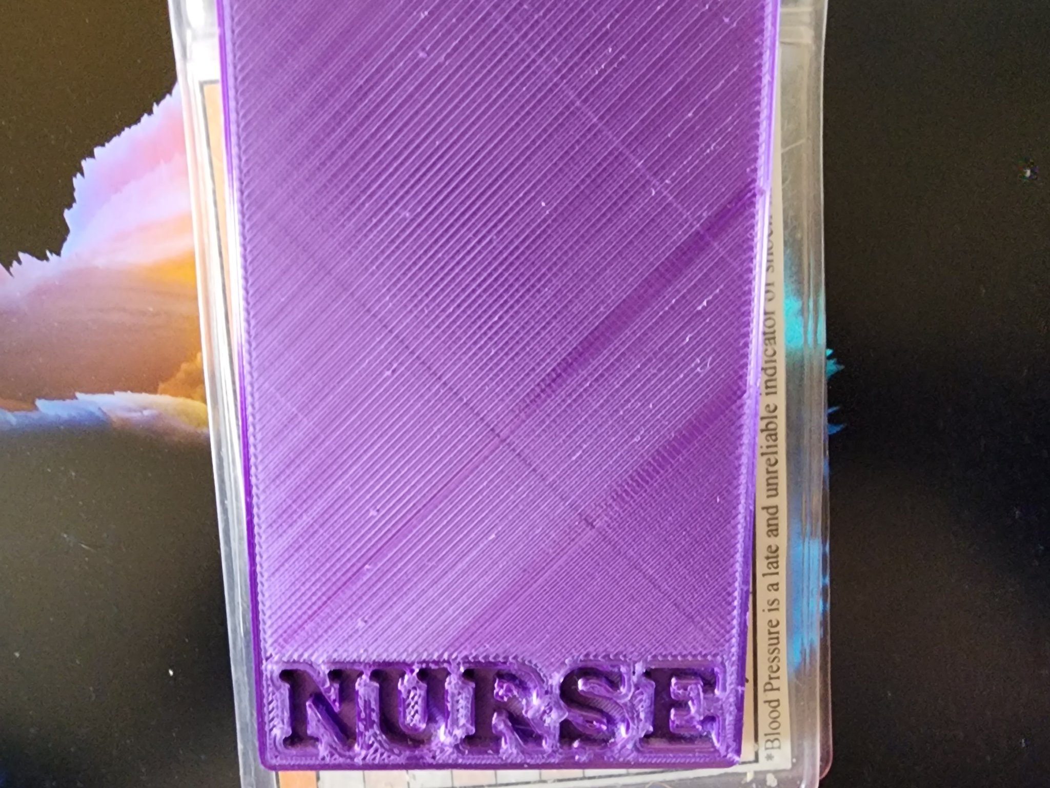 Tiêu đề Bạn thân có huy hiệu y tá Tóm tắt Huy hiệu ID dọc b