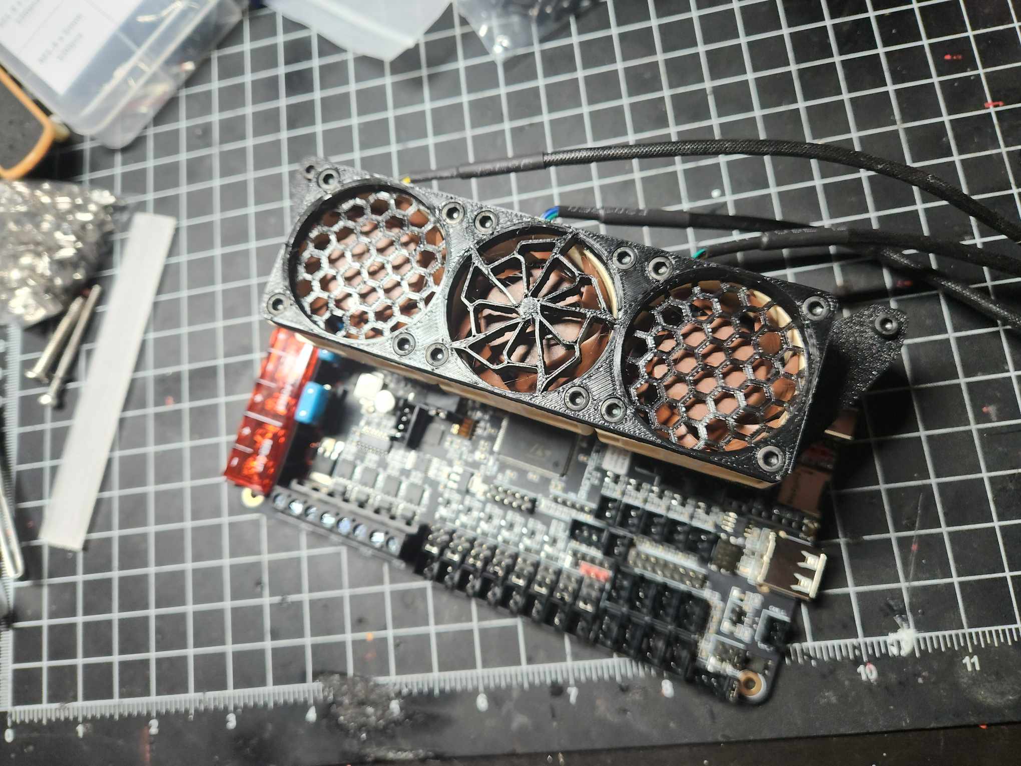 Tiêu đề Octopus 11 Pro Triple Fan Cooler Tóm tắt Một thiết kế