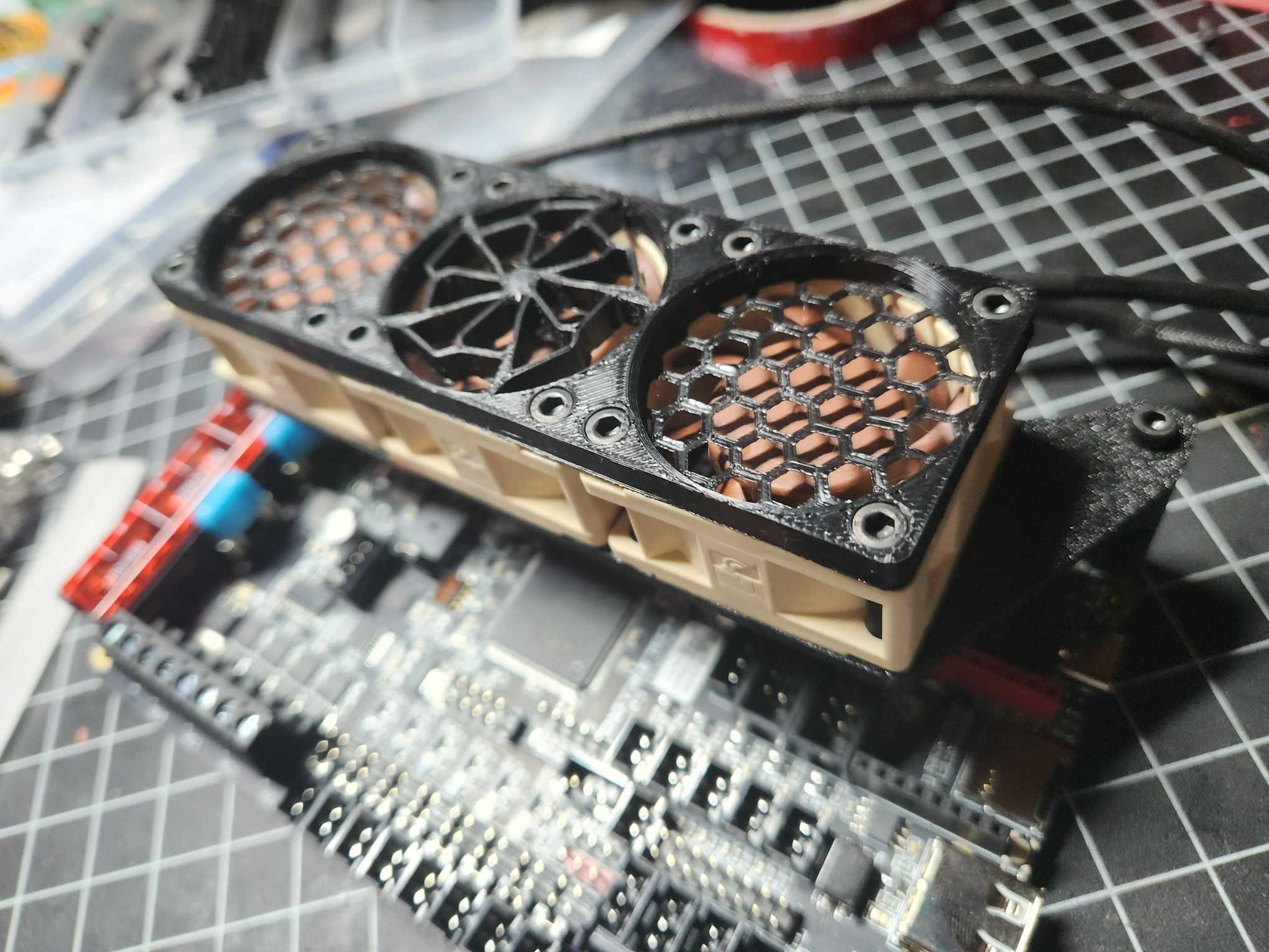 Tiêu đề Octopus 11 Pro Triple Fan Cooler Tóm tắt Một thiết kế