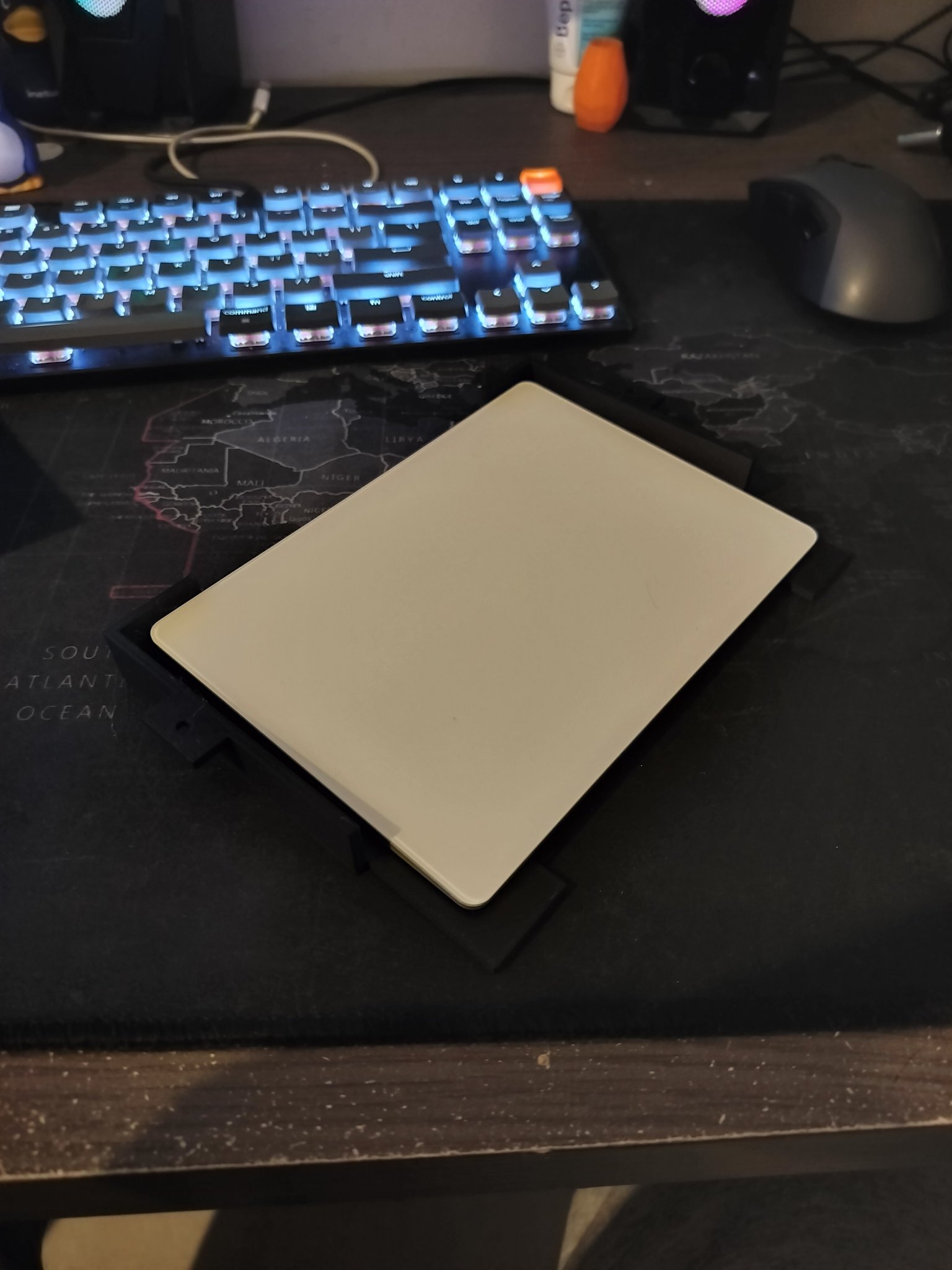 Đế Giữ Trackpad Mac Gắn Dưới Bàn