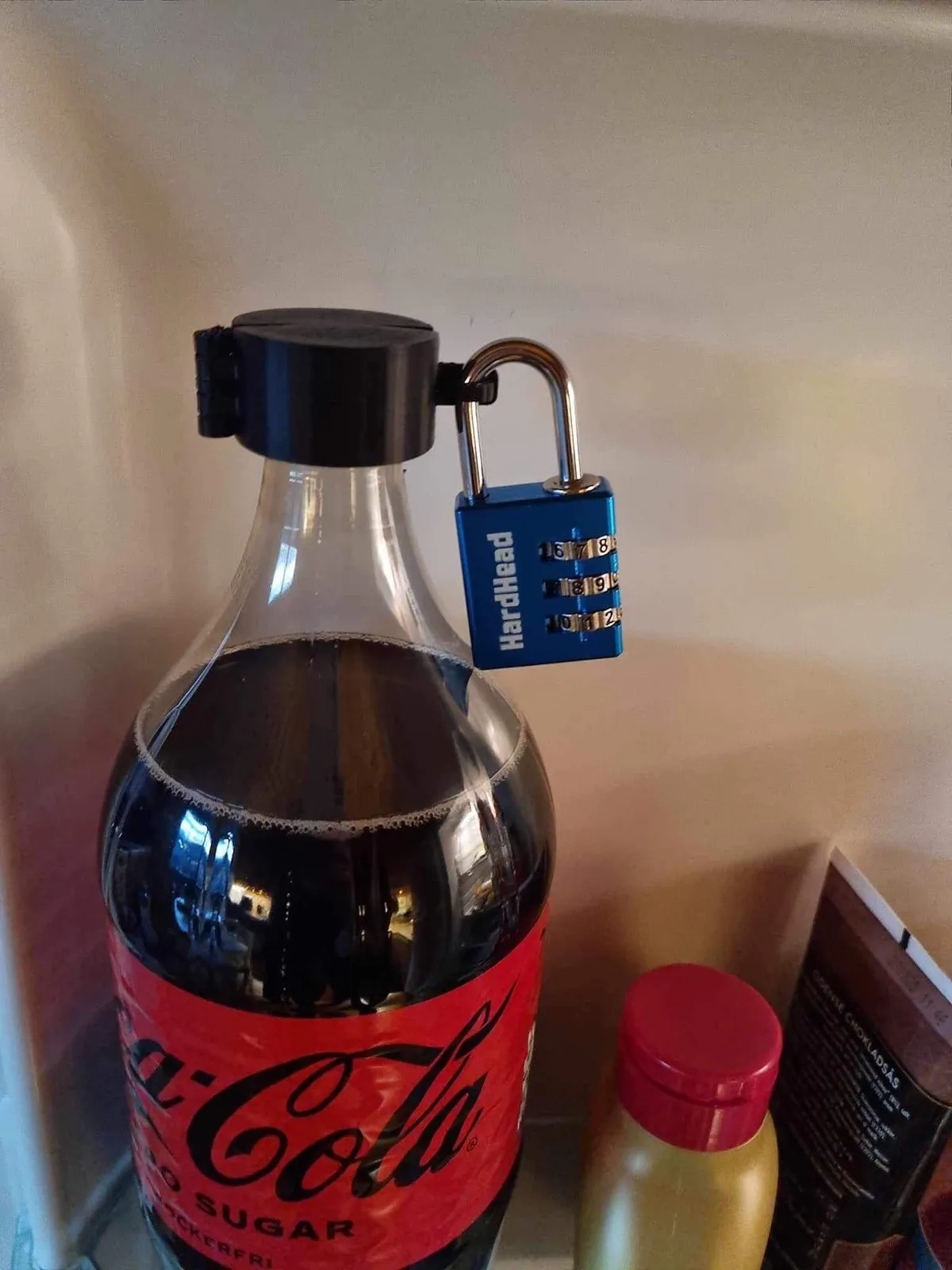 Tiêu đề Bàn tay Cola của tôi Khóa chai Tóm tắt Cảm thấy mệt