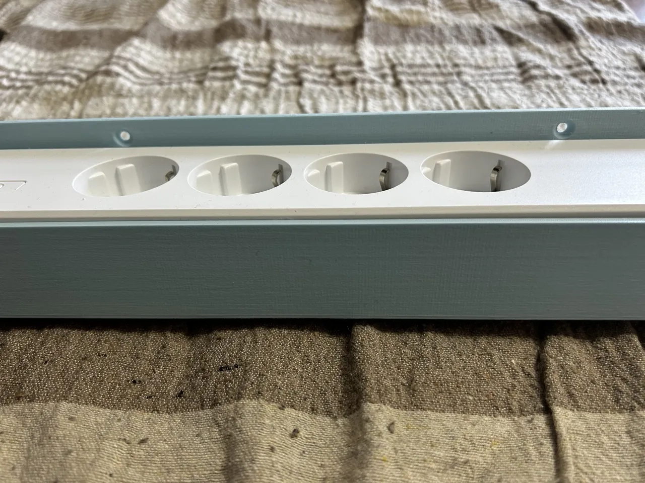 Giá đỡ ổ cắm điện thông minh Meross