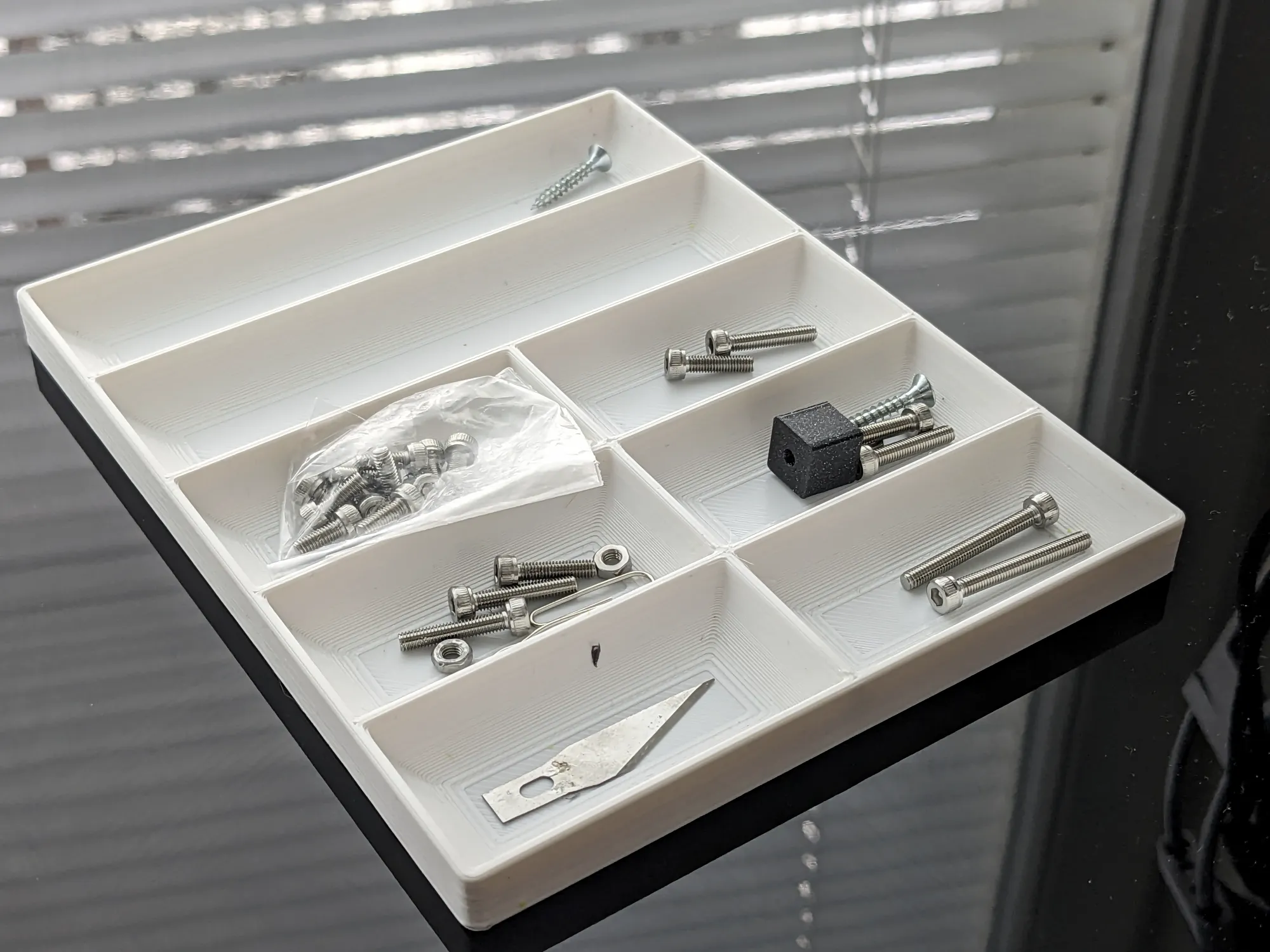 Tiêu đề Khay đựng linh kiện Tóm tắt Còn một khay linh kiện k