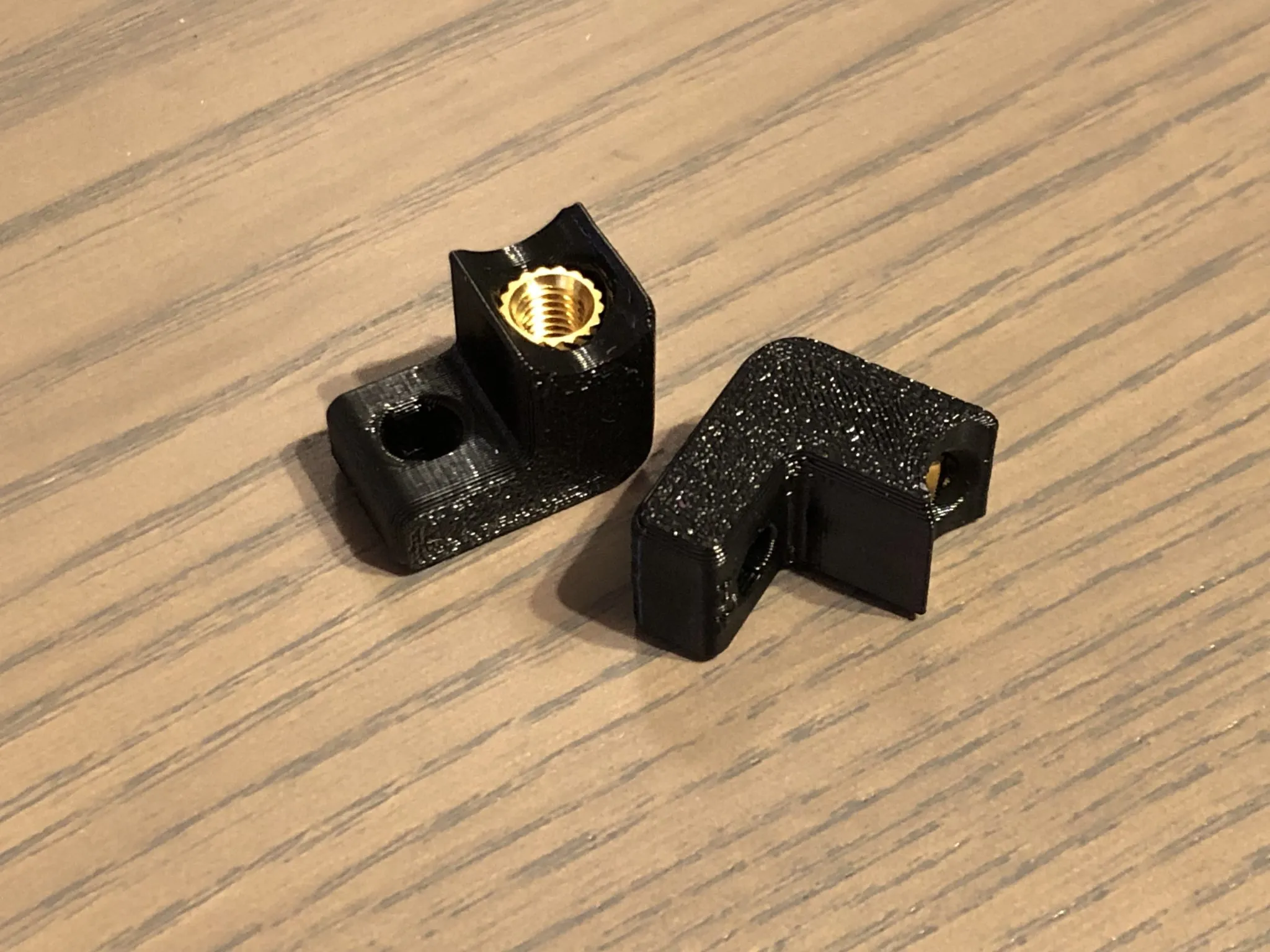 Tiêu đề Giá đỡ Busch Müller cho giá để hành lý Cube ACID Tóm