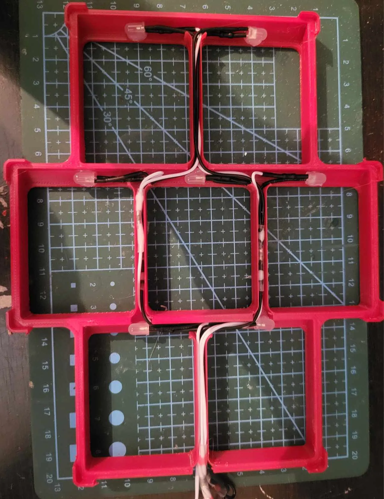 Kệ Trưng Bày 40k Có Đèn LED