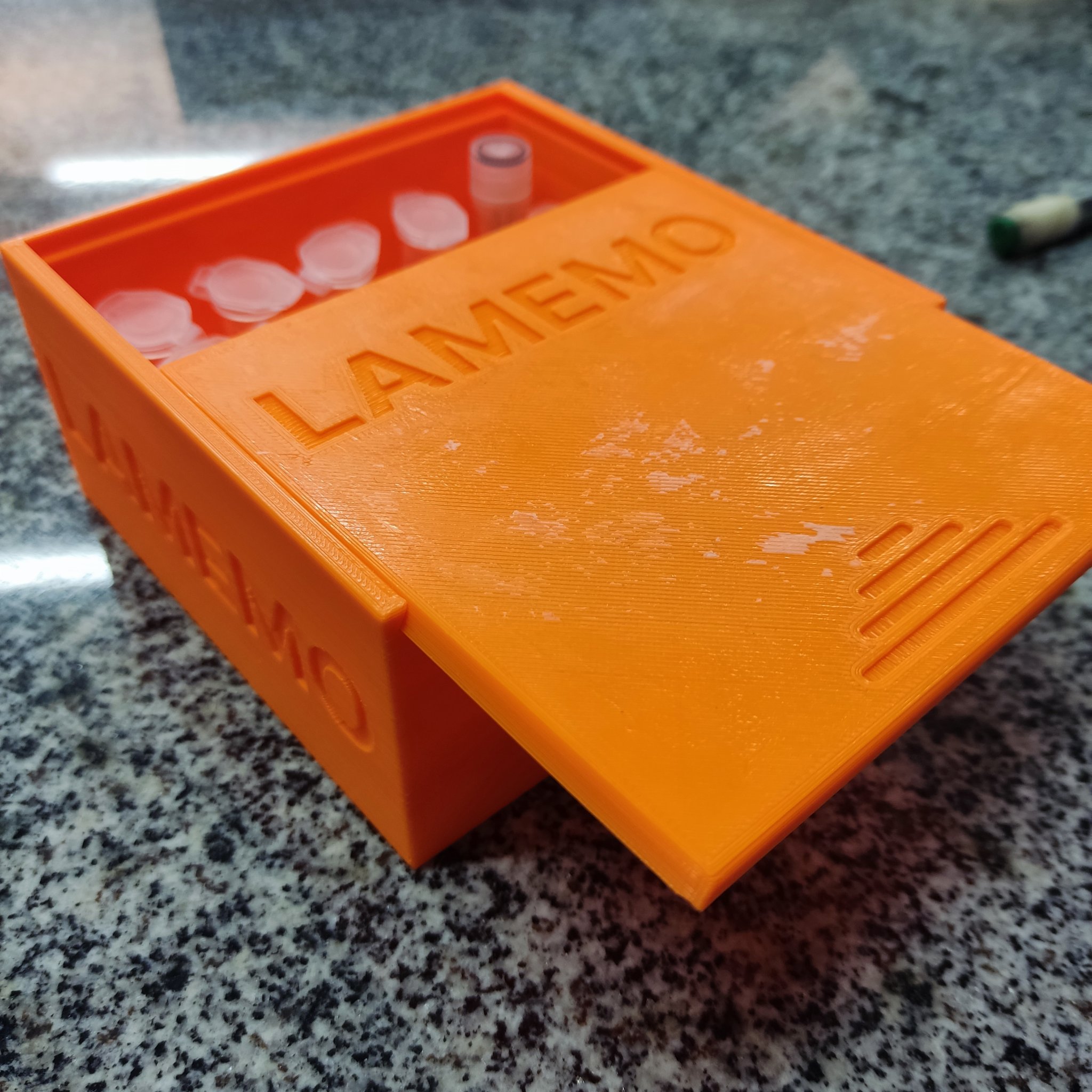 Tiêu đề Kệ Eppendorf có nắp trượt Tóm tắt In trên lớp PLA 0