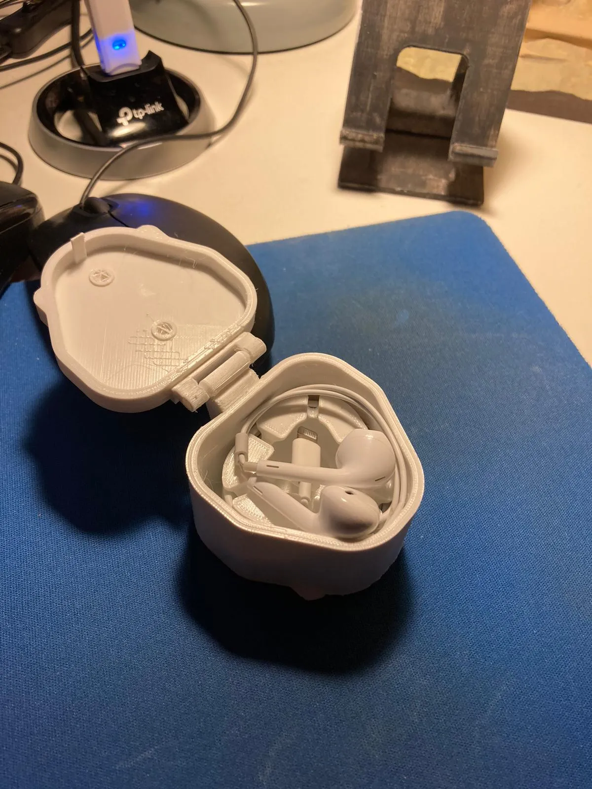 Title Earbud case Tóm tắt Hộp đựng có bản lề đa năng ban đầ