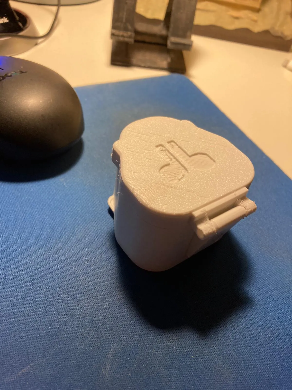 Title Earbud case Tóm tắt Hộp đựng có bản lề đa năng ban đầ