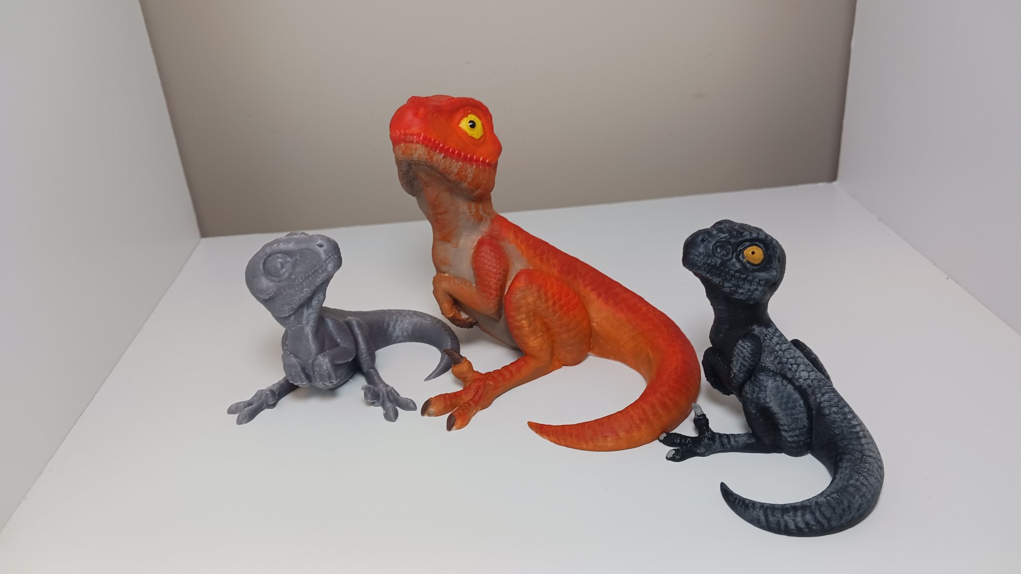 Tiêu đề Cute Baby Velociraptor-High Detail Tóm tắt Một ngón tay có