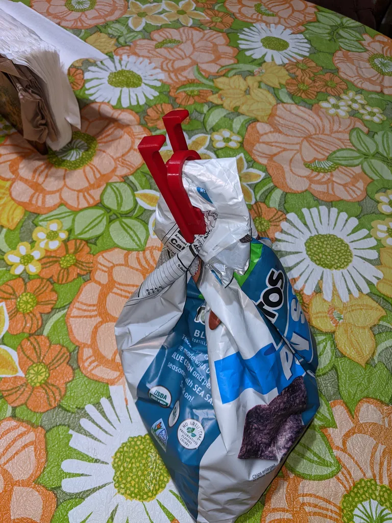 bag clip (with hole punch)