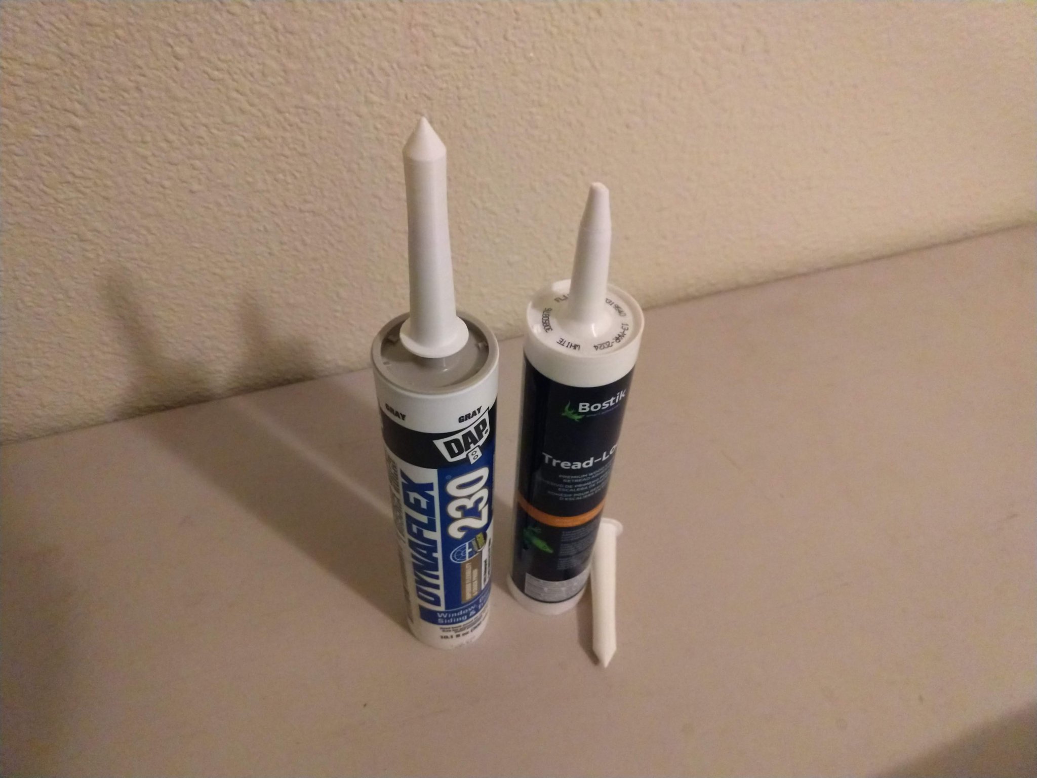 Nắp Đậy Tuýp Keo