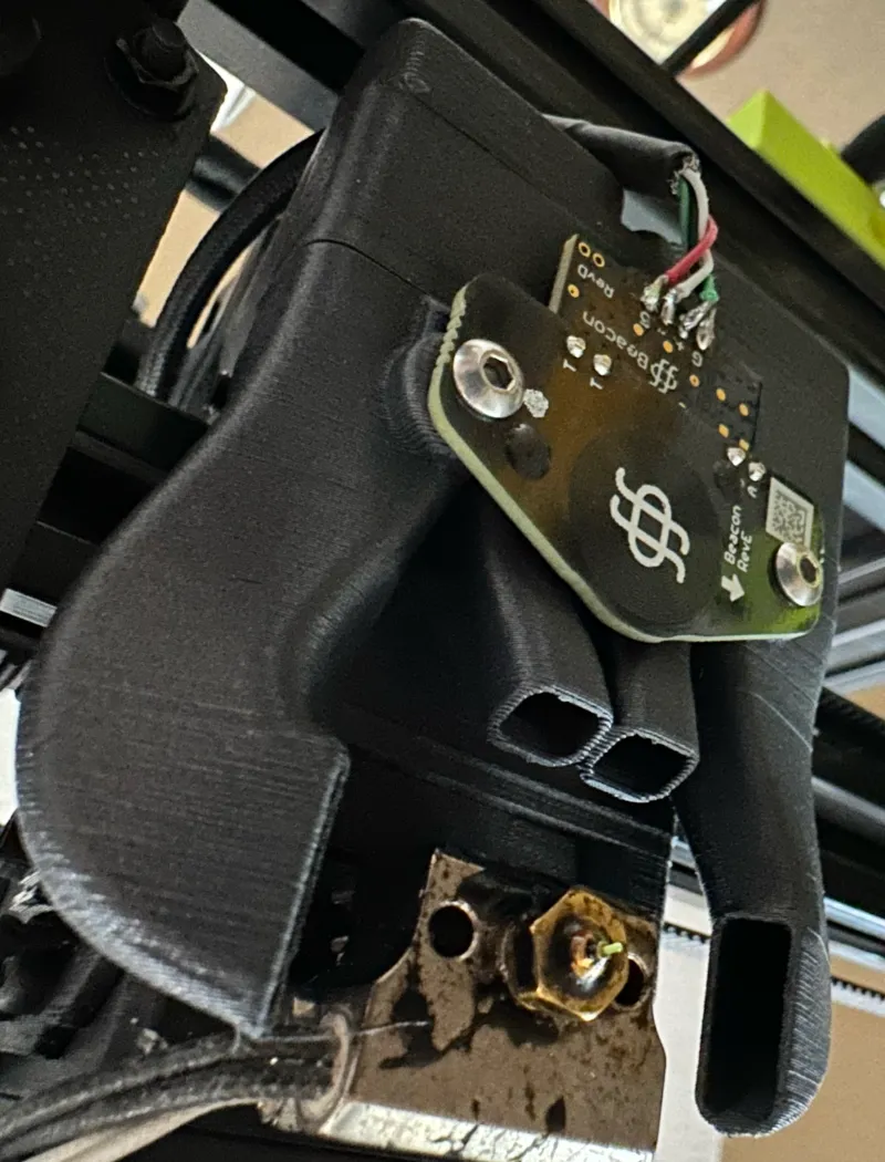 Tiêu đề Ống dẫn ba sừng của Máy đùn EVA có gắn đèn hiệu