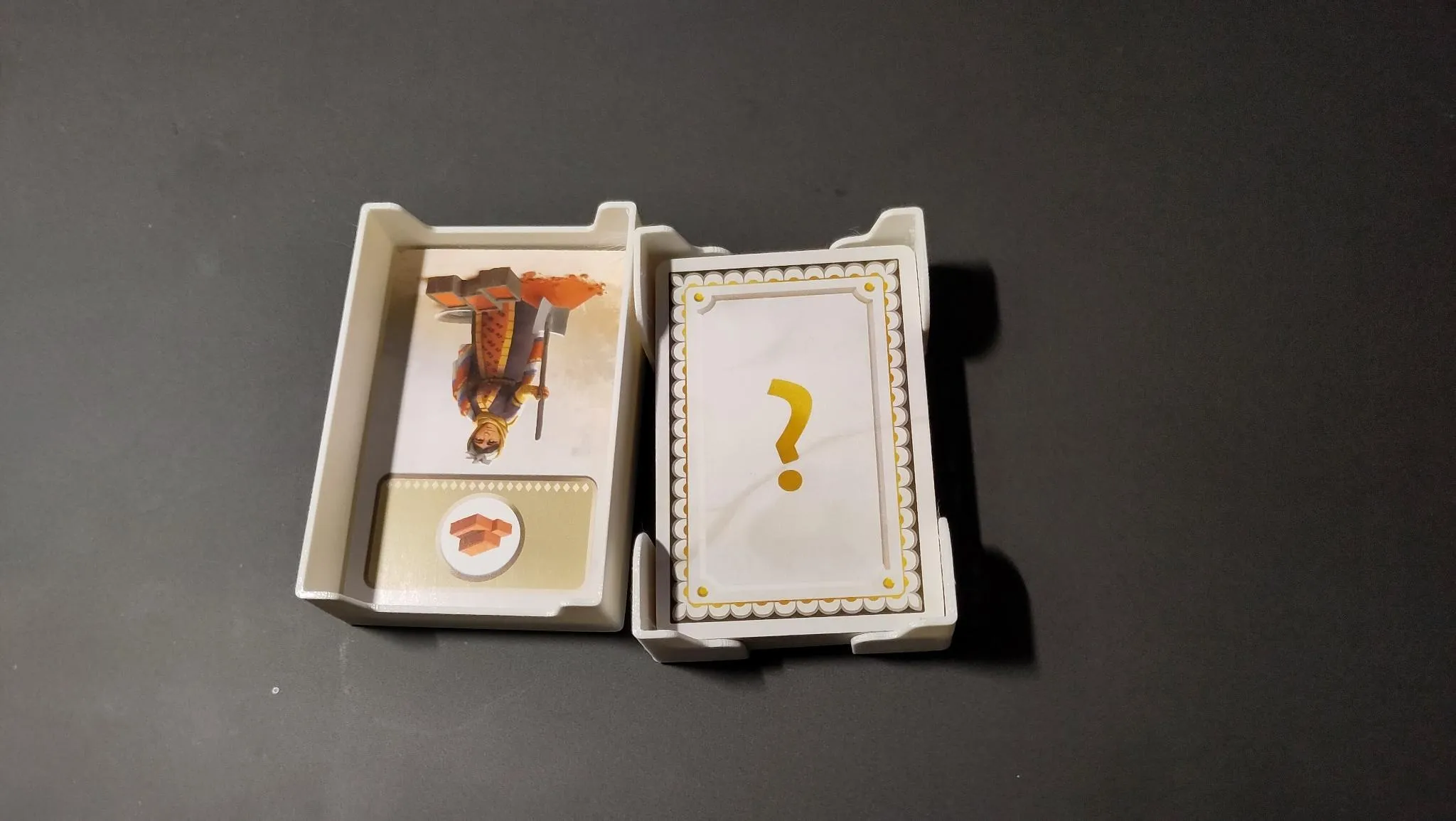 7 Wonders Architects - draw/discard boxes