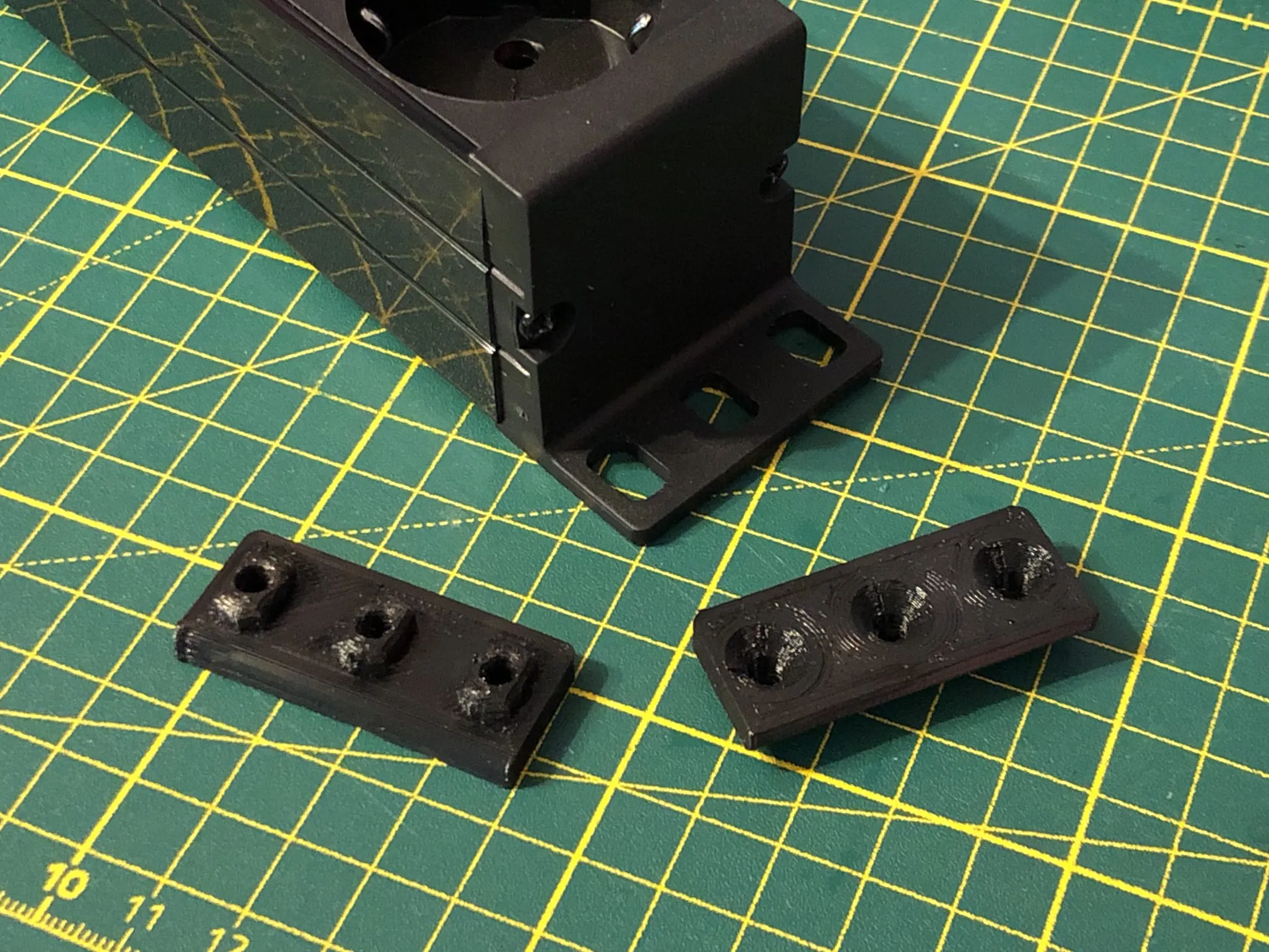 Screw plate for power strip