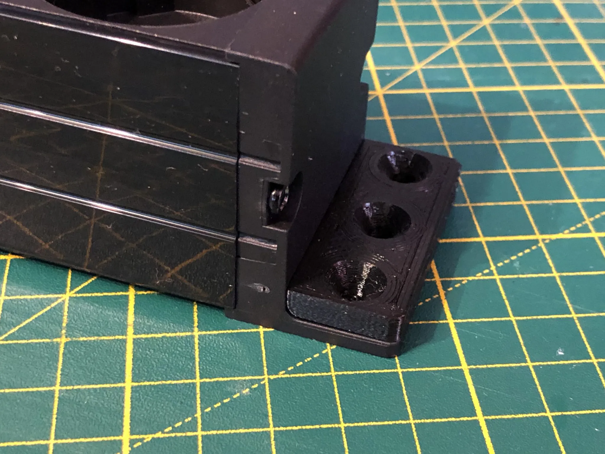 Screw plate for power strip