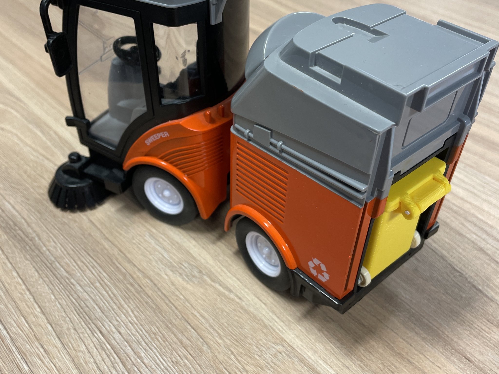 Tiêu đề Thùng rác cho xe quét rác - popelnice pro čistící auto Tóm