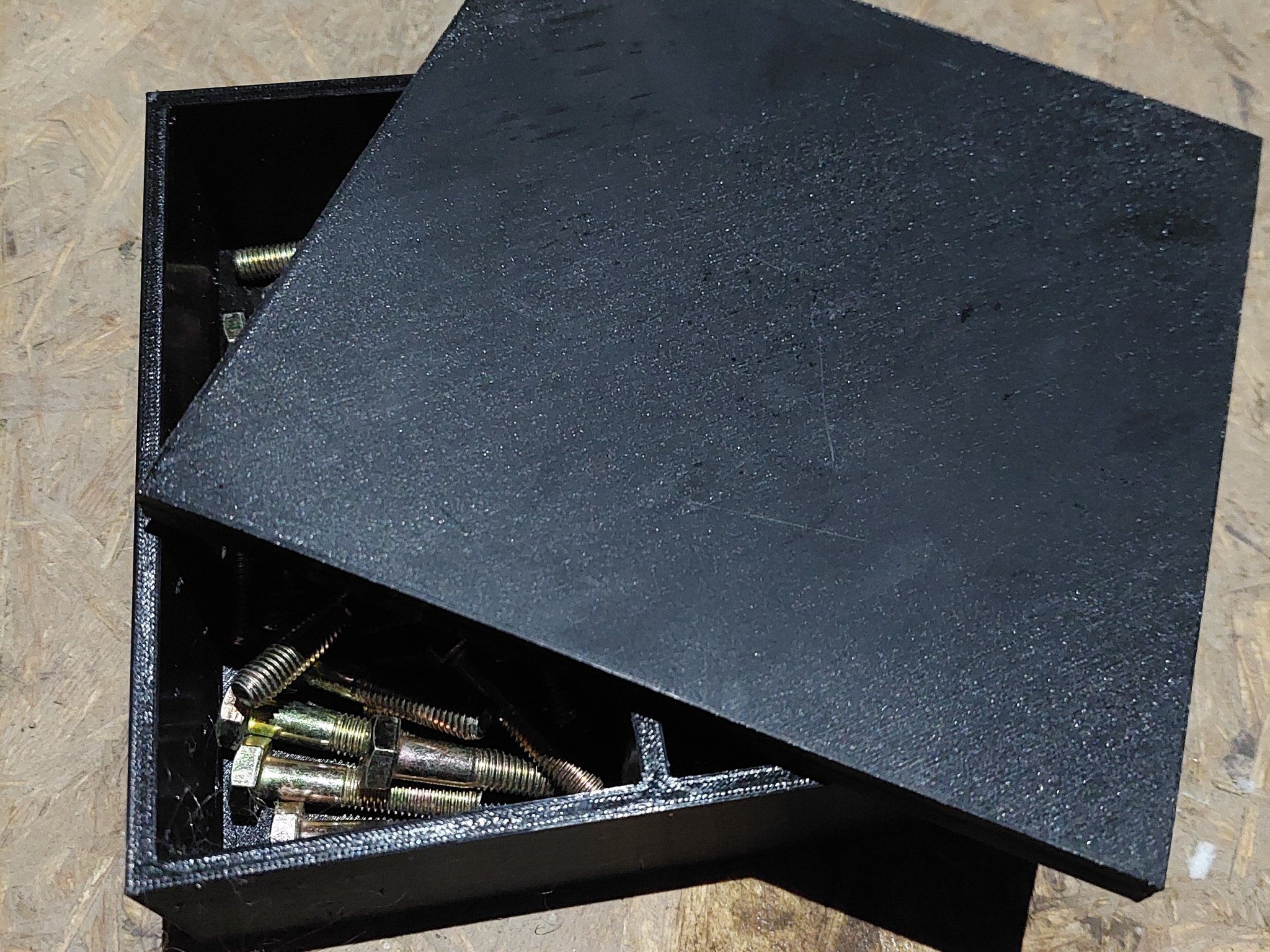 Tiêu đề Krabice na spojovací materiál Tóm tắt Vật liệu Skladová