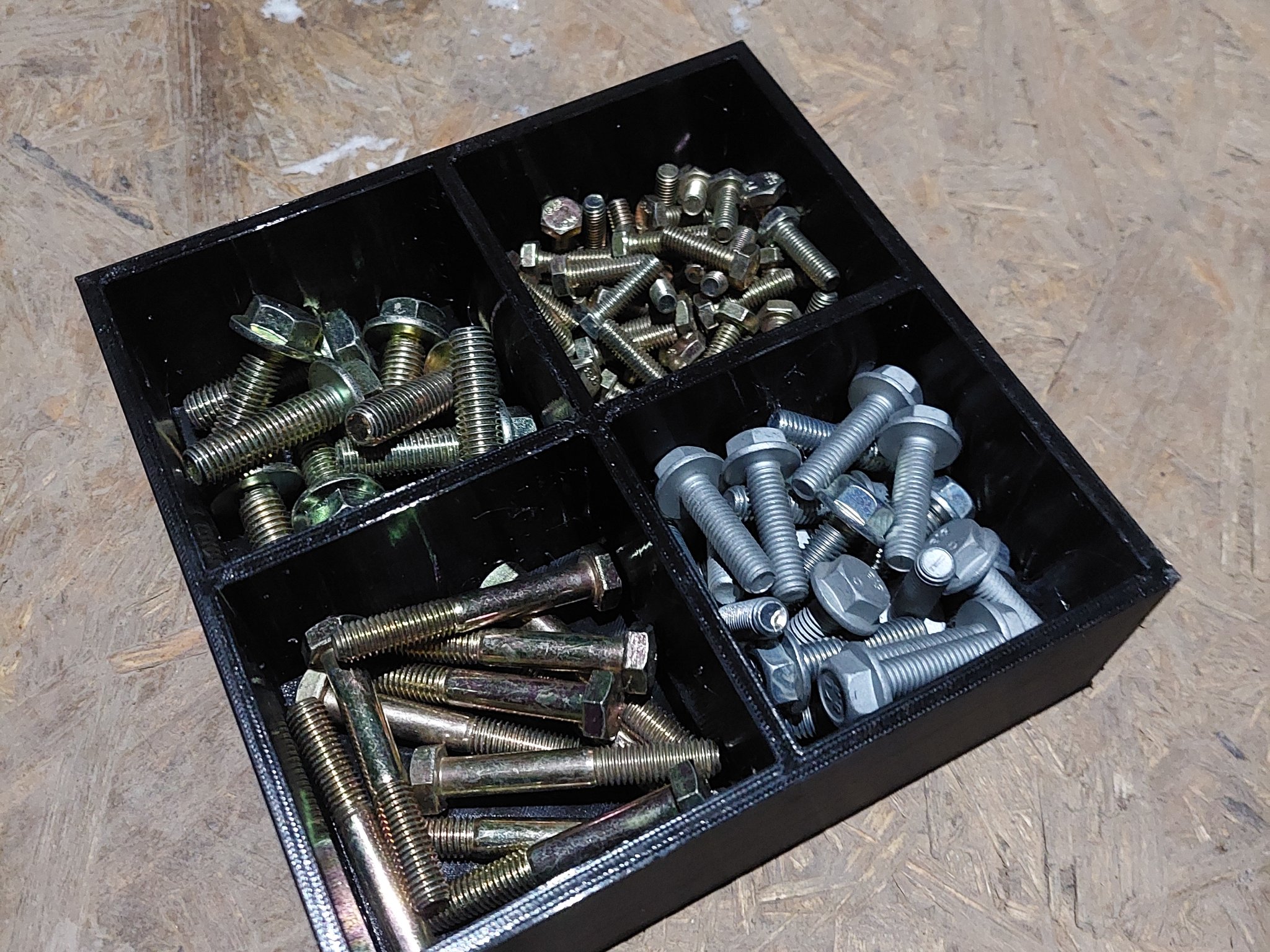 Tiêu đề Krabice na spojovací materiál Tóm tắt Vật liệu Skladová