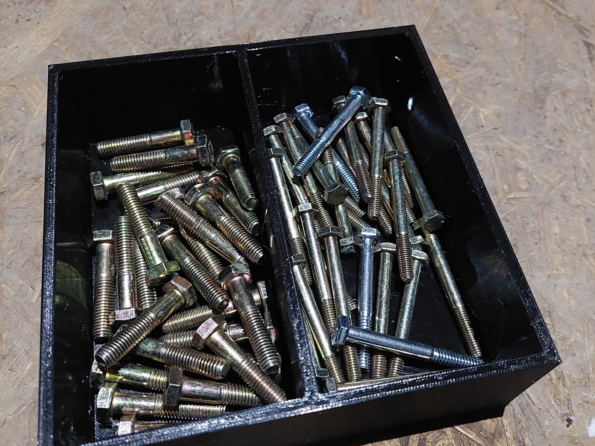 Tiêu đề Krabice na spojovací materiál Tóm tắt Vật liệu Skladová