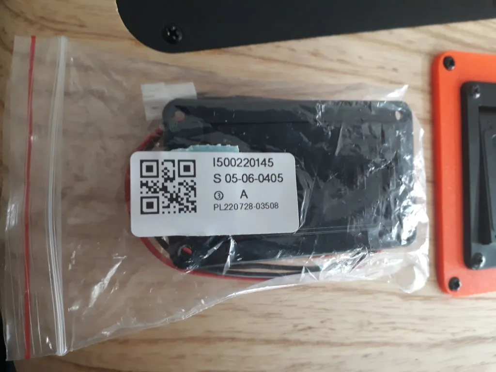 Tiêu đề Ibanez SR600 Tóm tắt Bộ chuyển đổi giá đỡ pin DANH