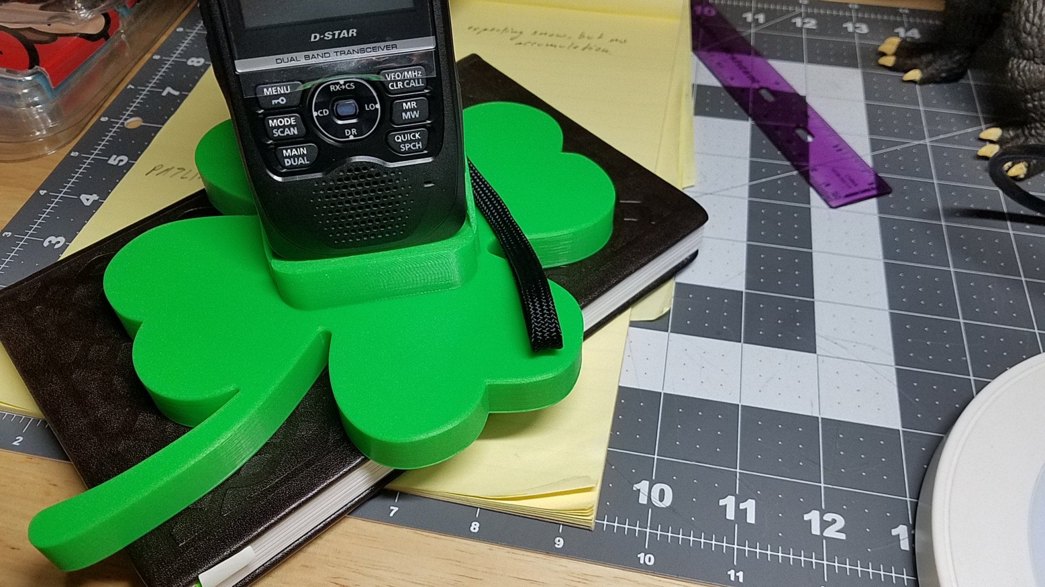 Tiêu đề ID-52 ID-51 và có tin đồn về Giá đỡ bộ đàm hình c