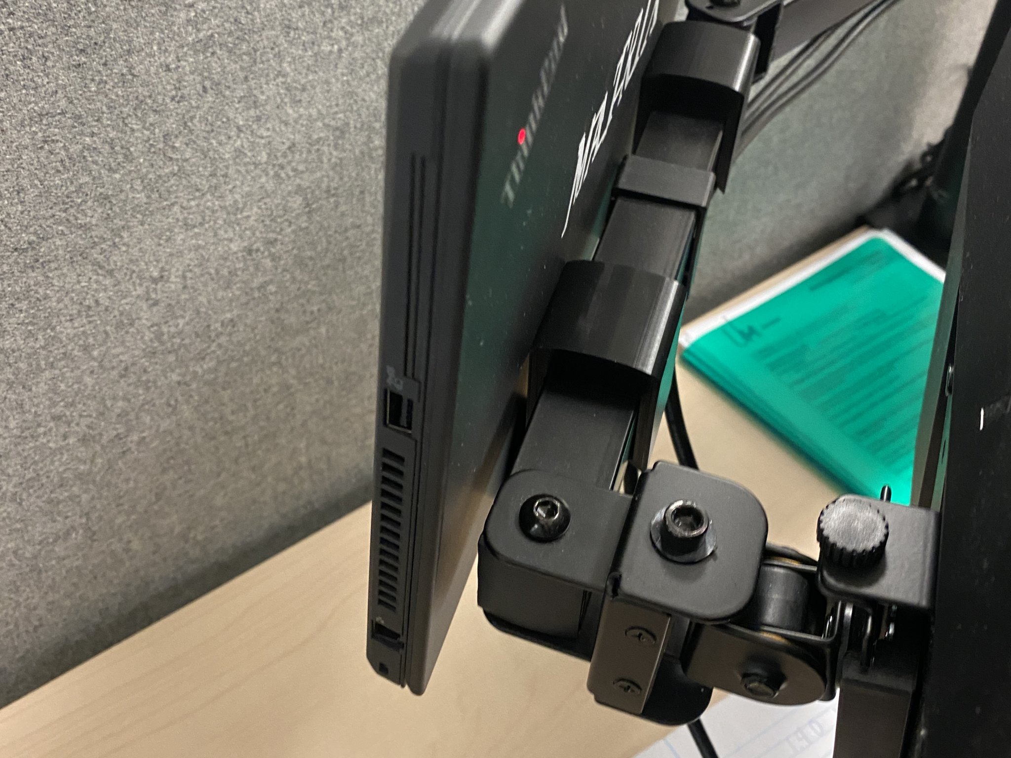 Tiêu đề SmartBracket X30 - Giá đỡ laptop cho hình vuông 30mm x 30mm