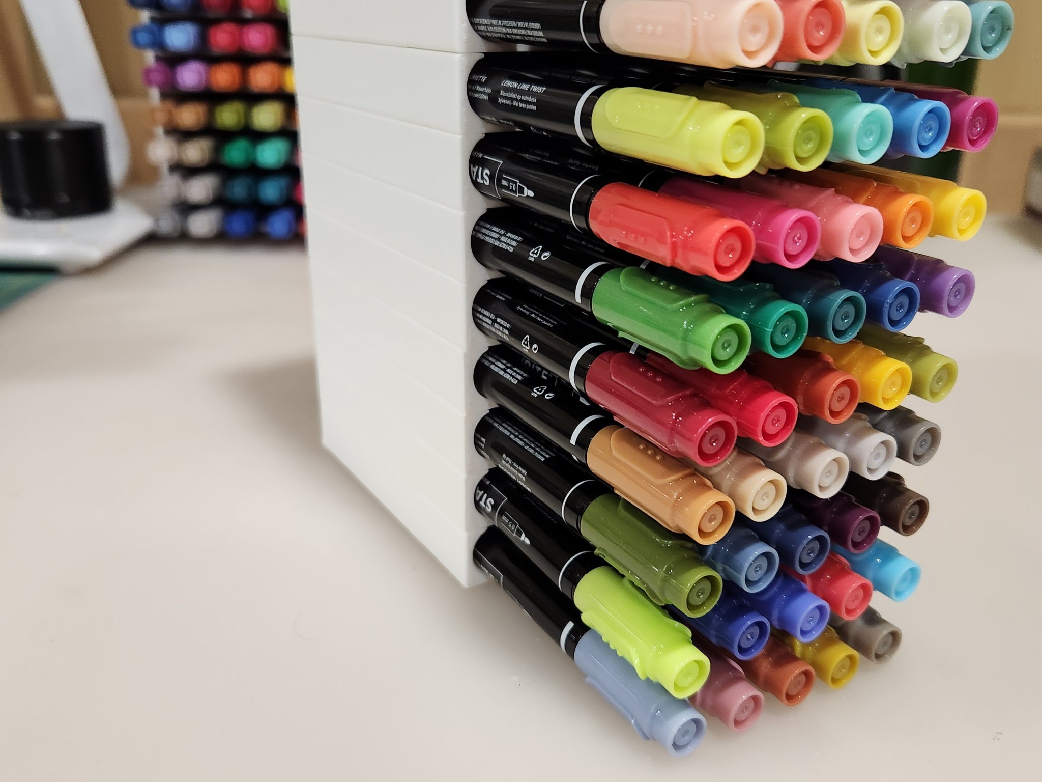 Khay Đựng Bút Marker Xếp Chồng Kiểu Đuôi Én