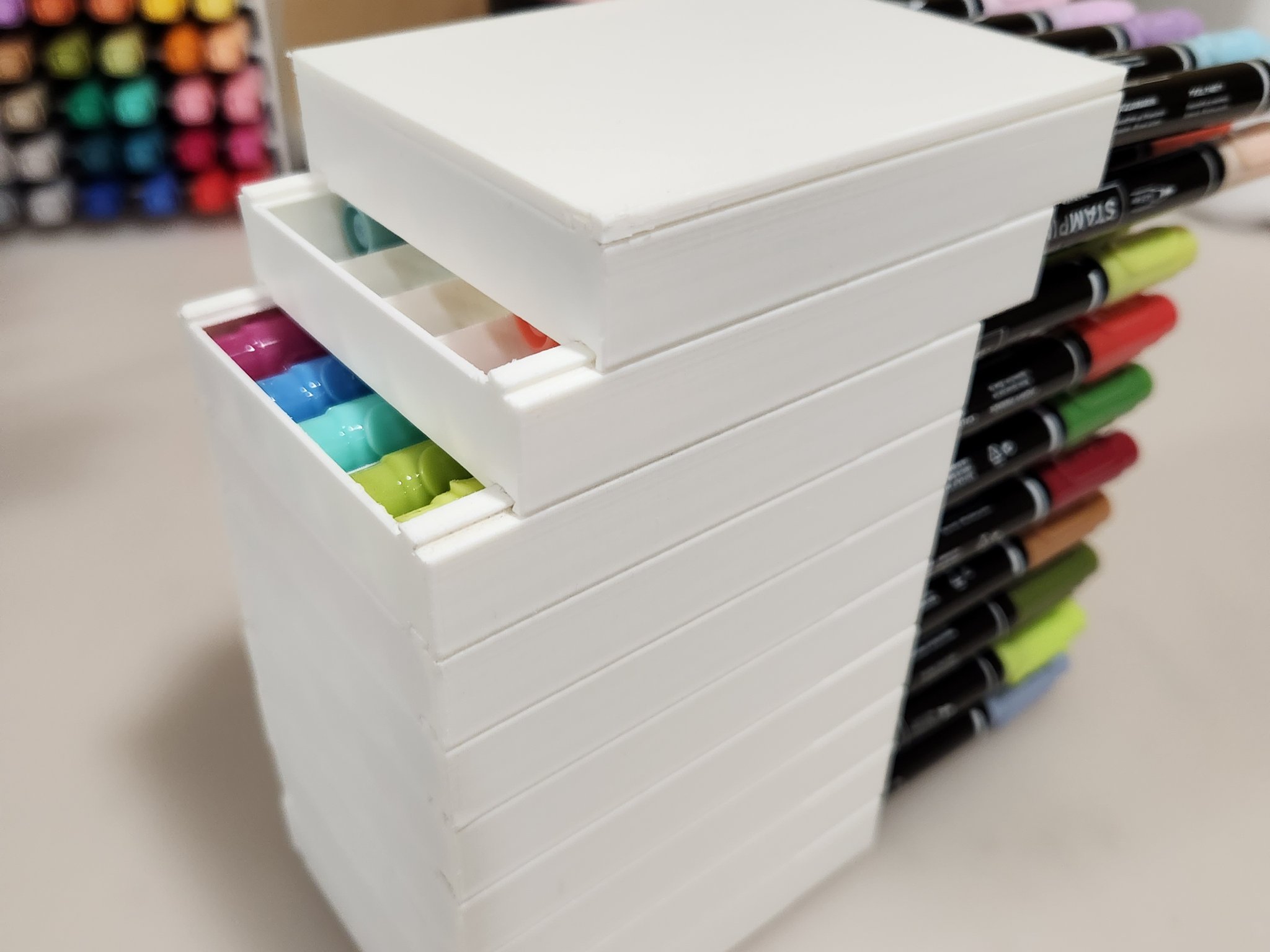 Khay Đựng Bút Marker Xếp Chồng Kiểu Đuôi Én