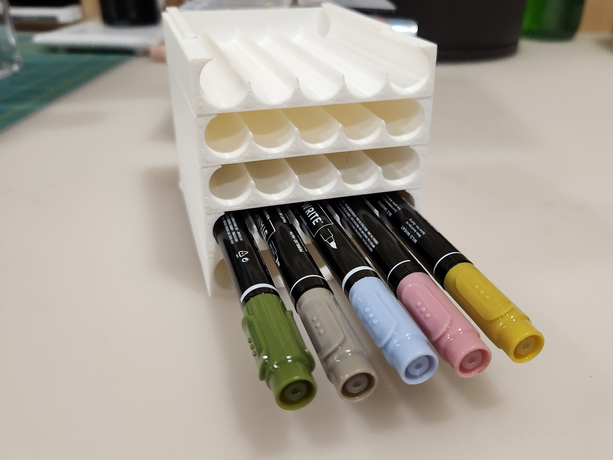 Khay Đựng Bút Marker Xếp Chồng Kiểu Đuôi Én