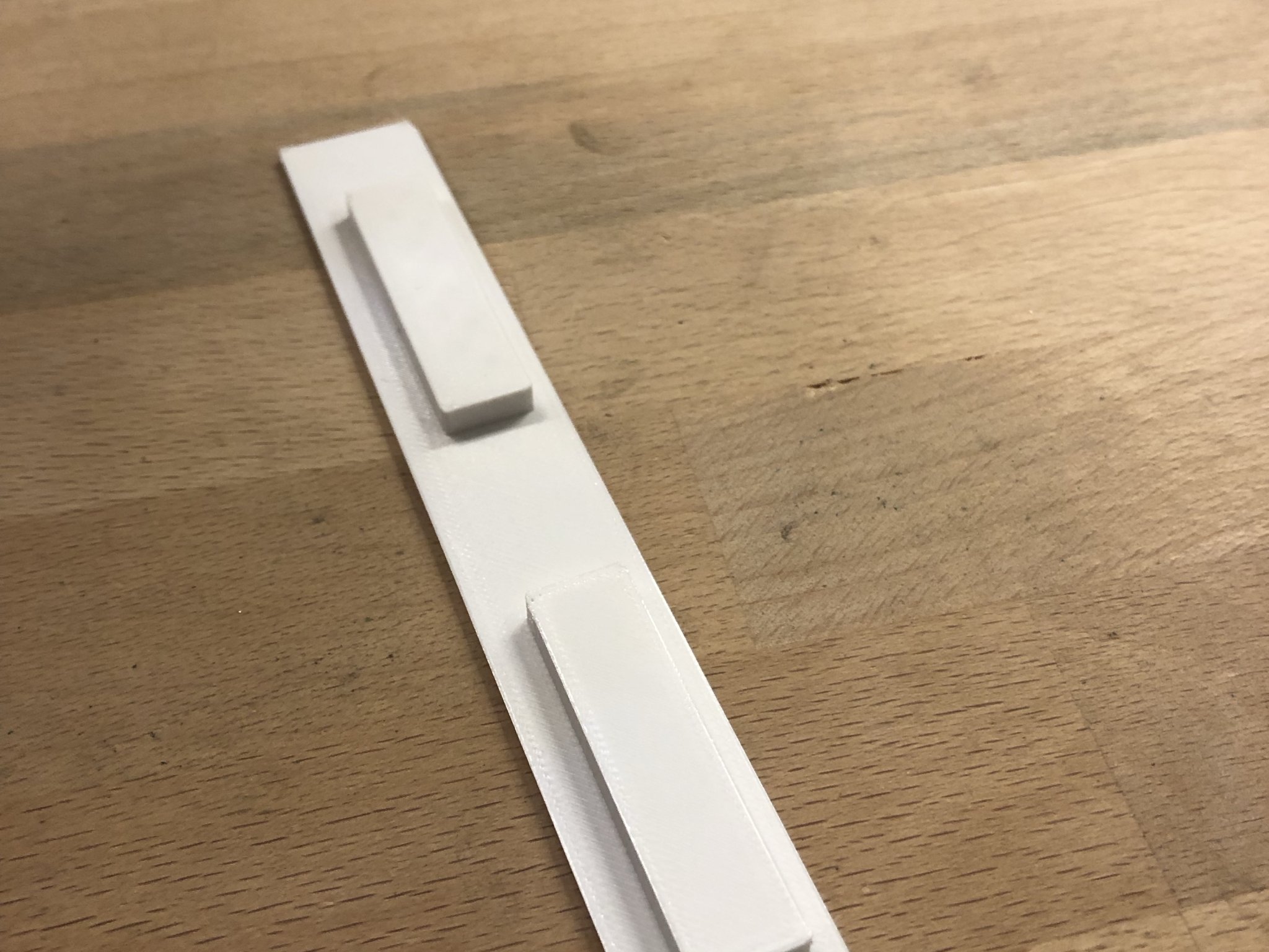 Tiêu đề Vỏ bọc ổ khóa cửa trong khung cửa Tóm tắt Bìa này