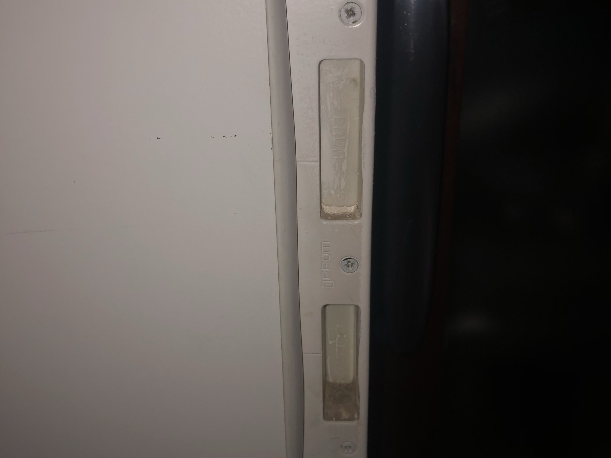 Tiêu đề Vỏ bọc ổ khóa cửa trong khung cửa Tóm tắt Bìa này