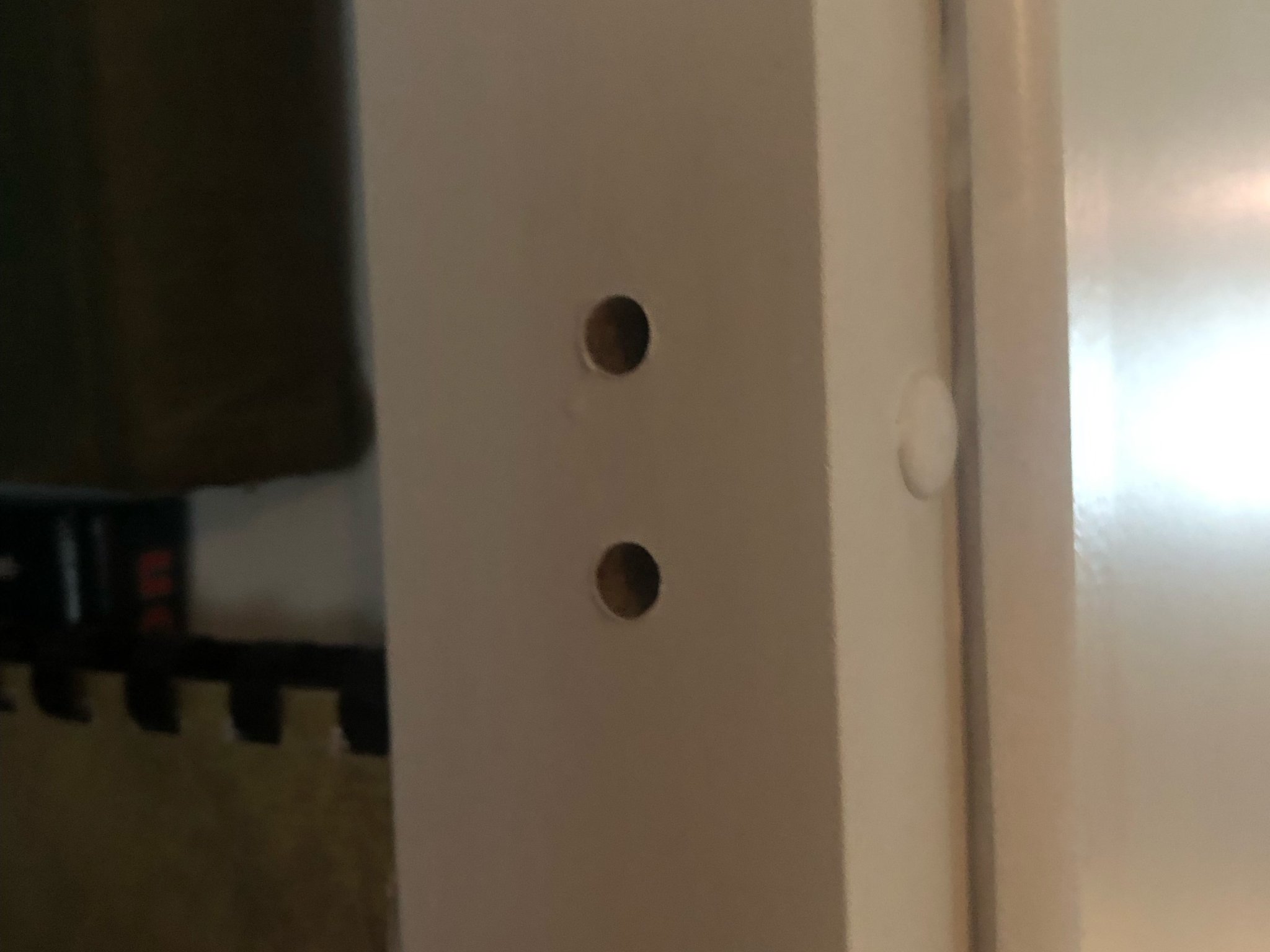 Tiêu đề Che lỗ khung cửa Tóm tắt Che các lỗ trên khung cửa s